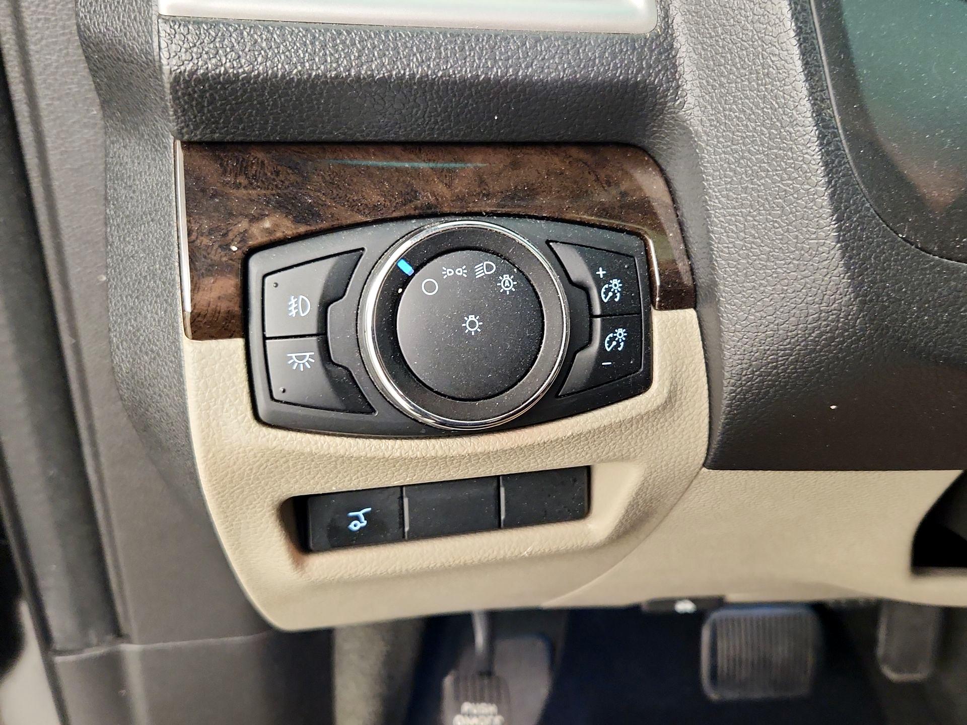 Thumbnail: 2014 Ford Explorer - 13