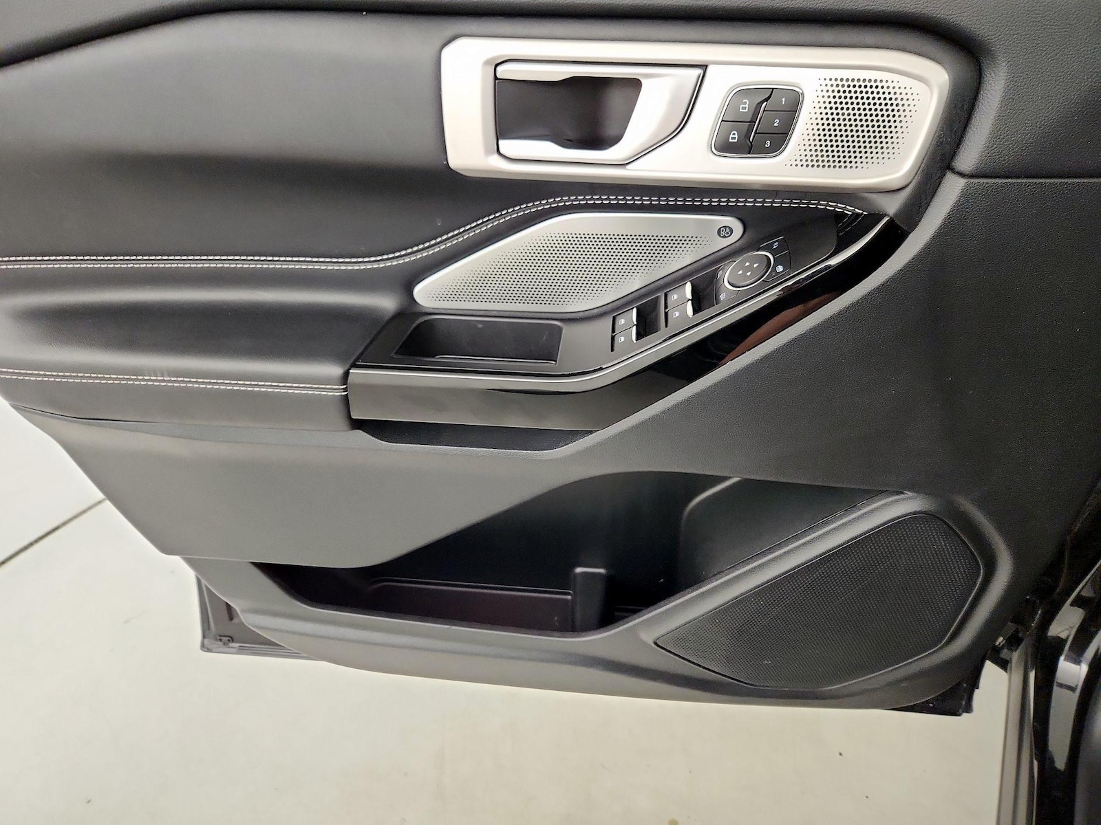 2021 Ford Explorer ST - Photo 13