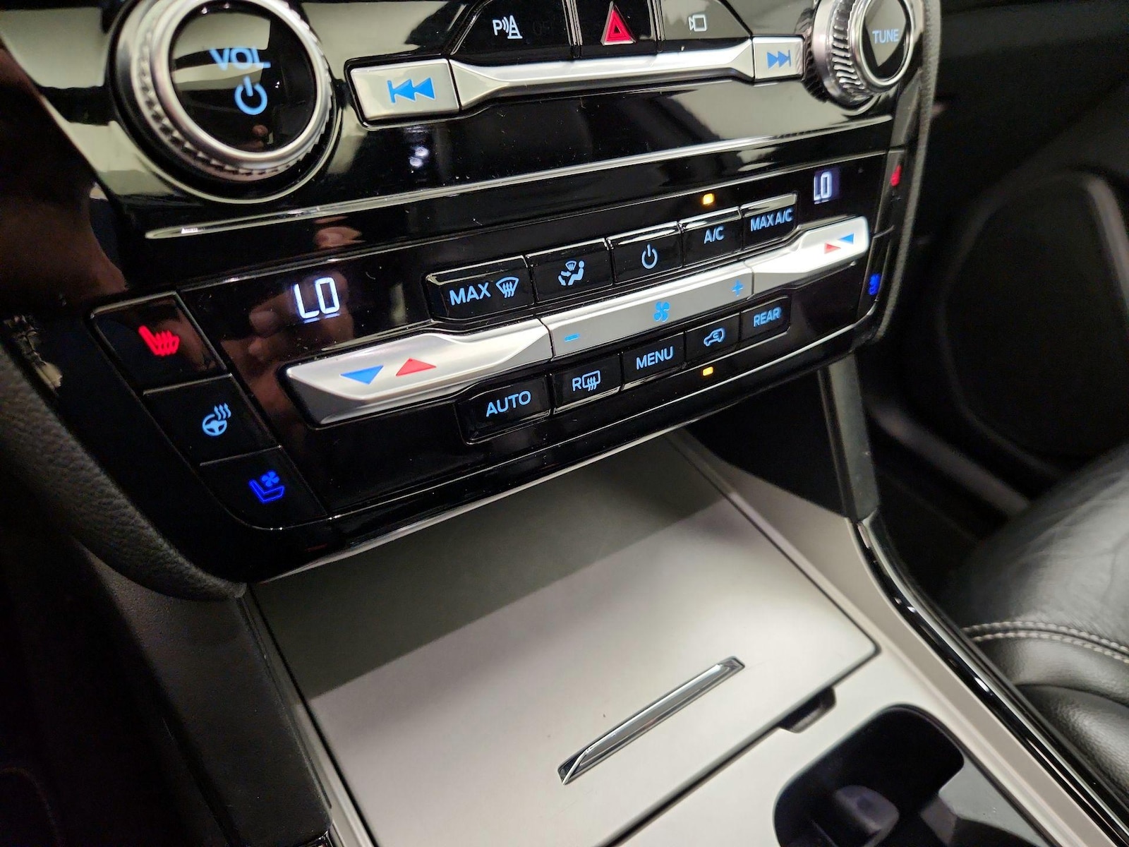 2021 Ford Explorer ST - Photo 18