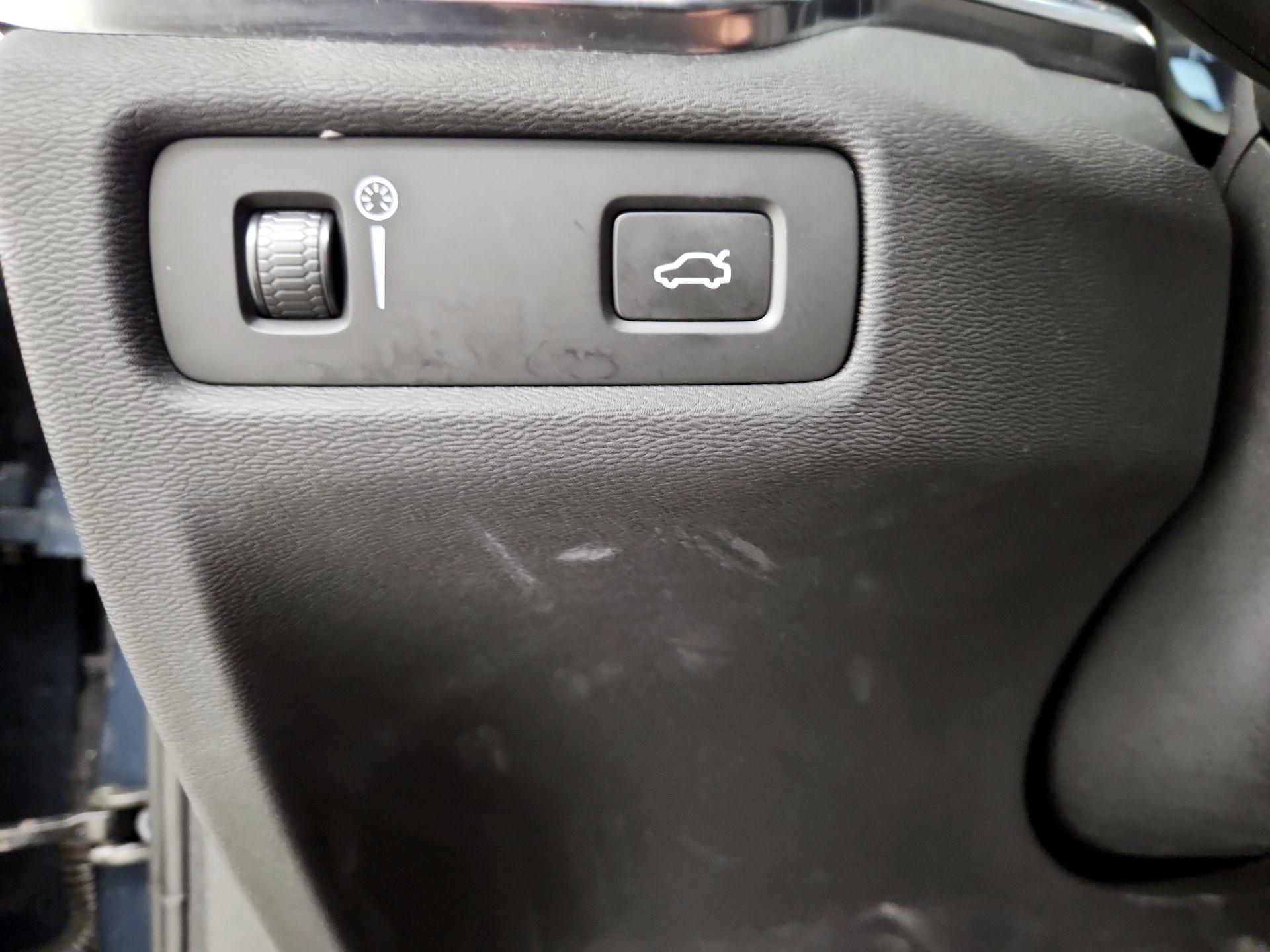 Thumbnail: 2020 Volvo V60 - 13