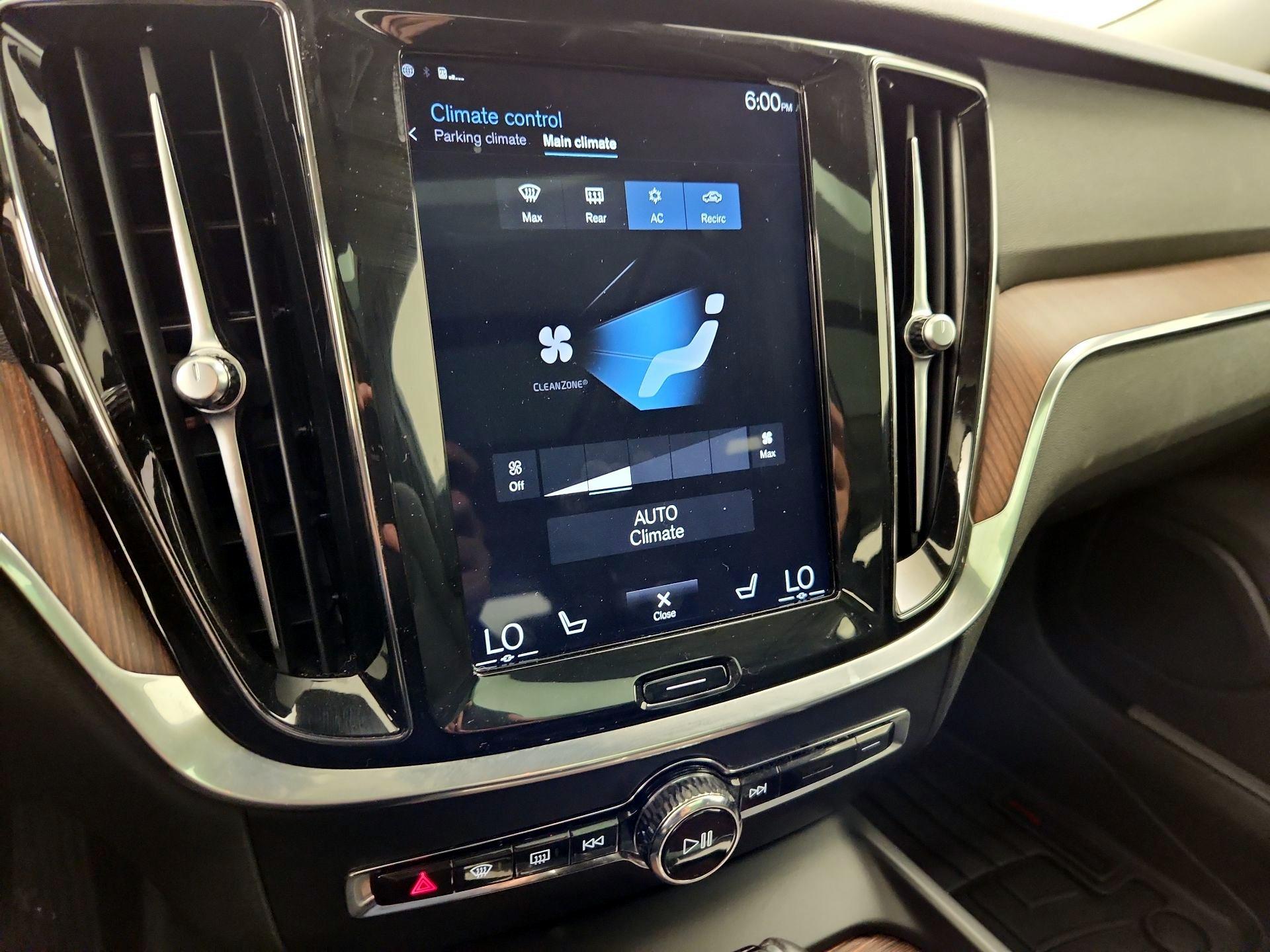Thumbnail: 2020 Volvo V60 - 17