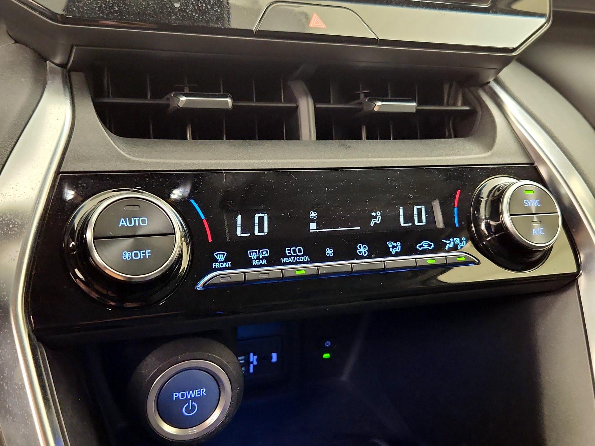 Thumbnail: 2021 Toyota Venza - 16