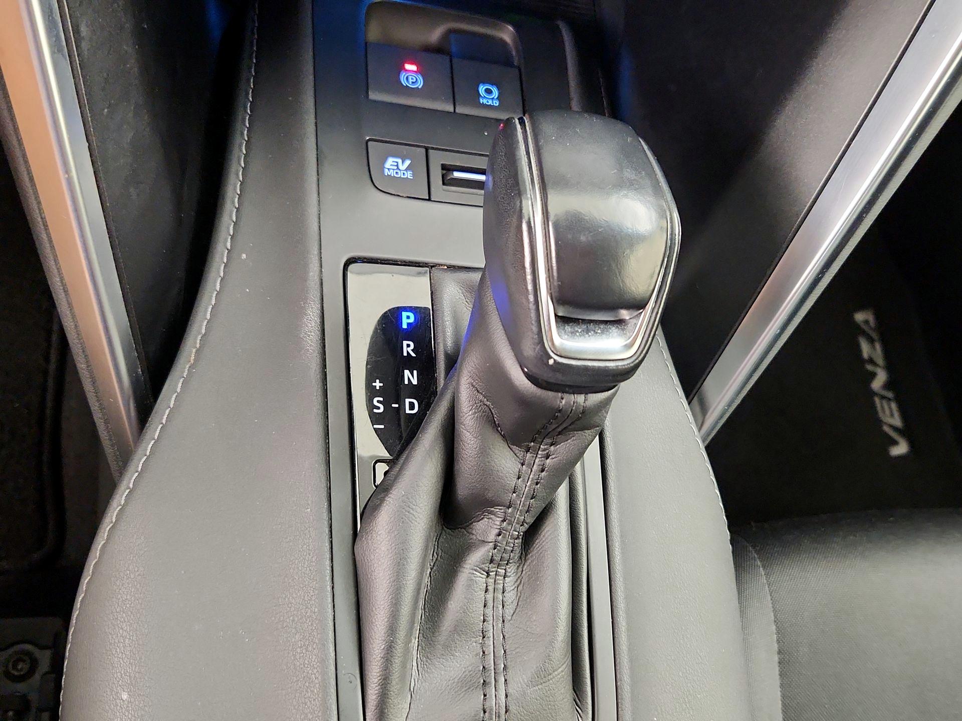 Thumbnail: 2021 Toyota Venza - 17