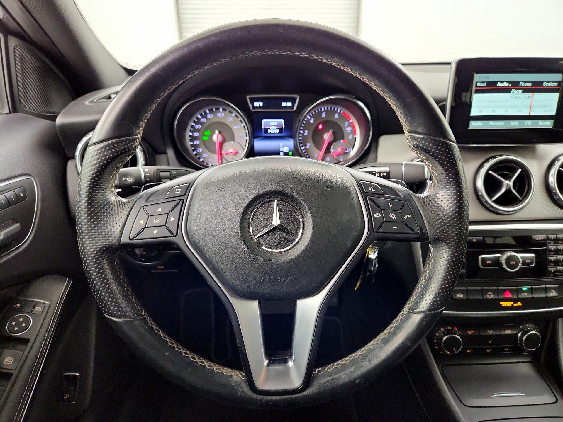 Thumbnail: 2015 Mercedes-Benz GLA - 10