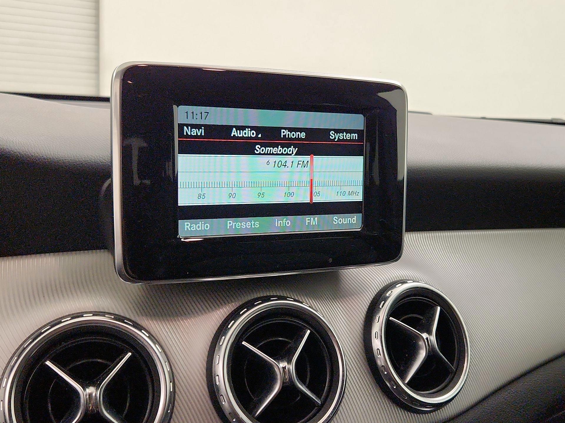 Thumbnail: 2015 Mercedes-Benz GLA - 15