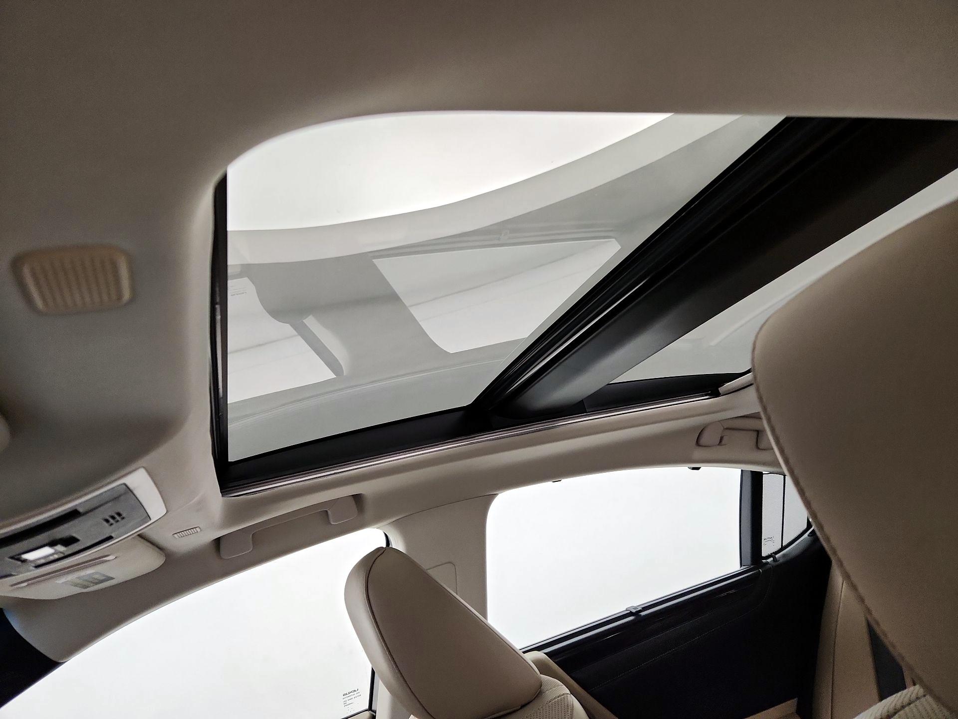 Thumbnail: 2020 Lexus ES - 20