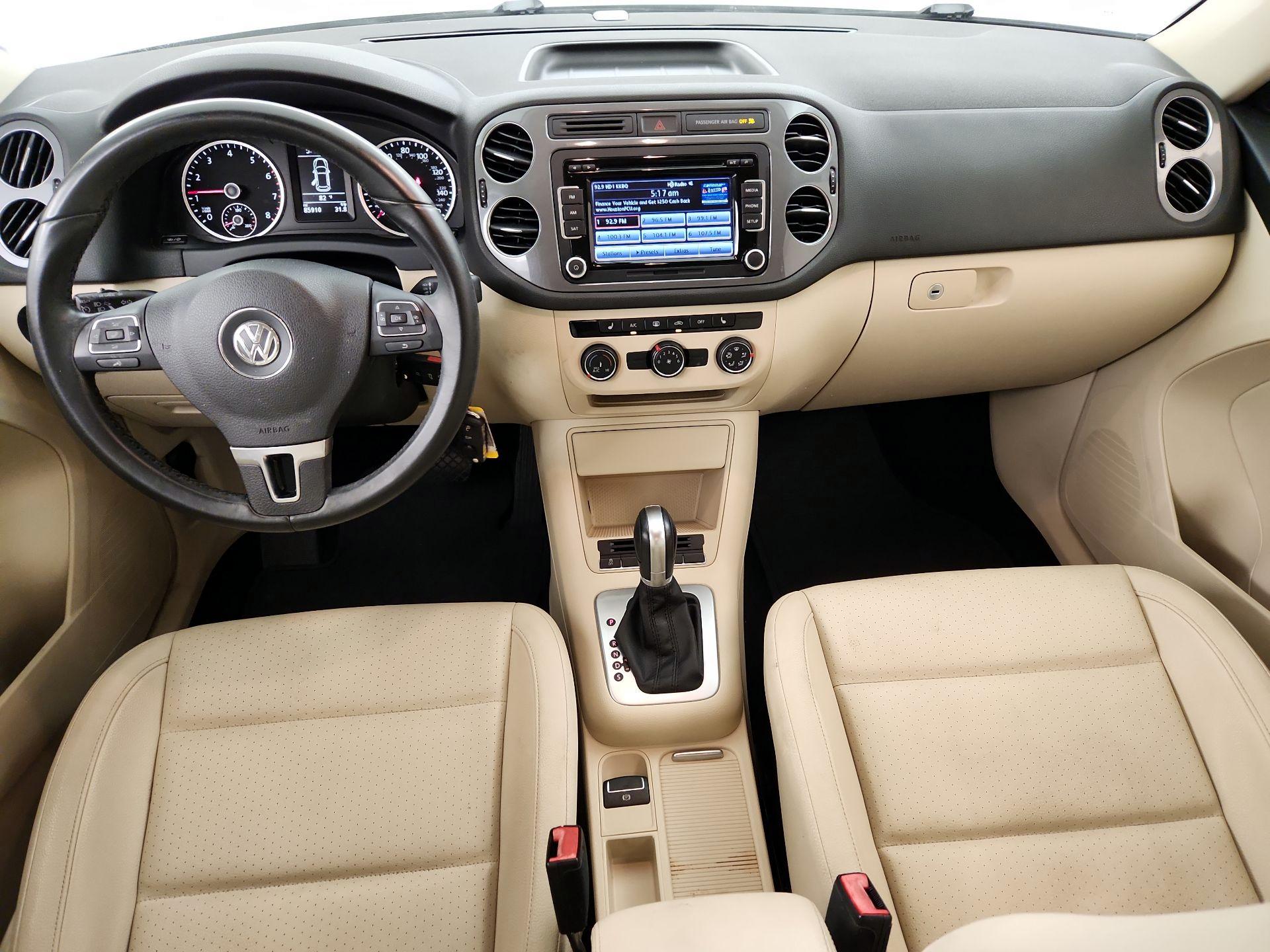 Thumbnail: 2015 Volkswagen Tiguan - 9