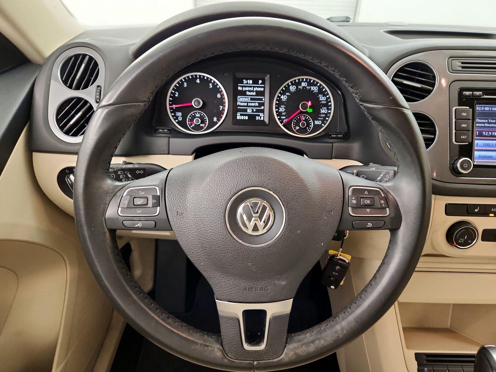 Thumbnail: 2015 Volkswagen Tiguan - 10