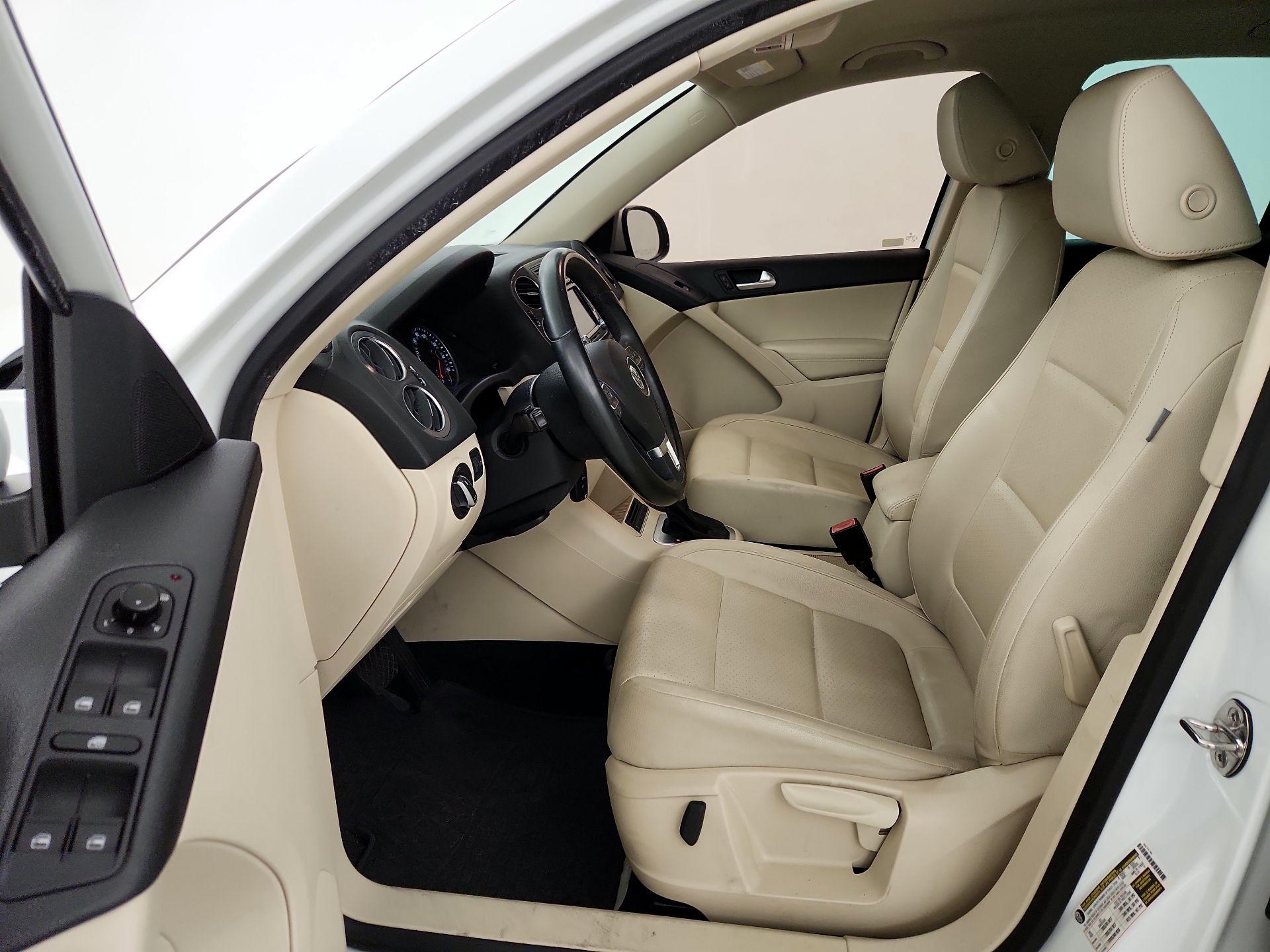 Thumbnail: 2015 Volkswagen Tiguan - 11