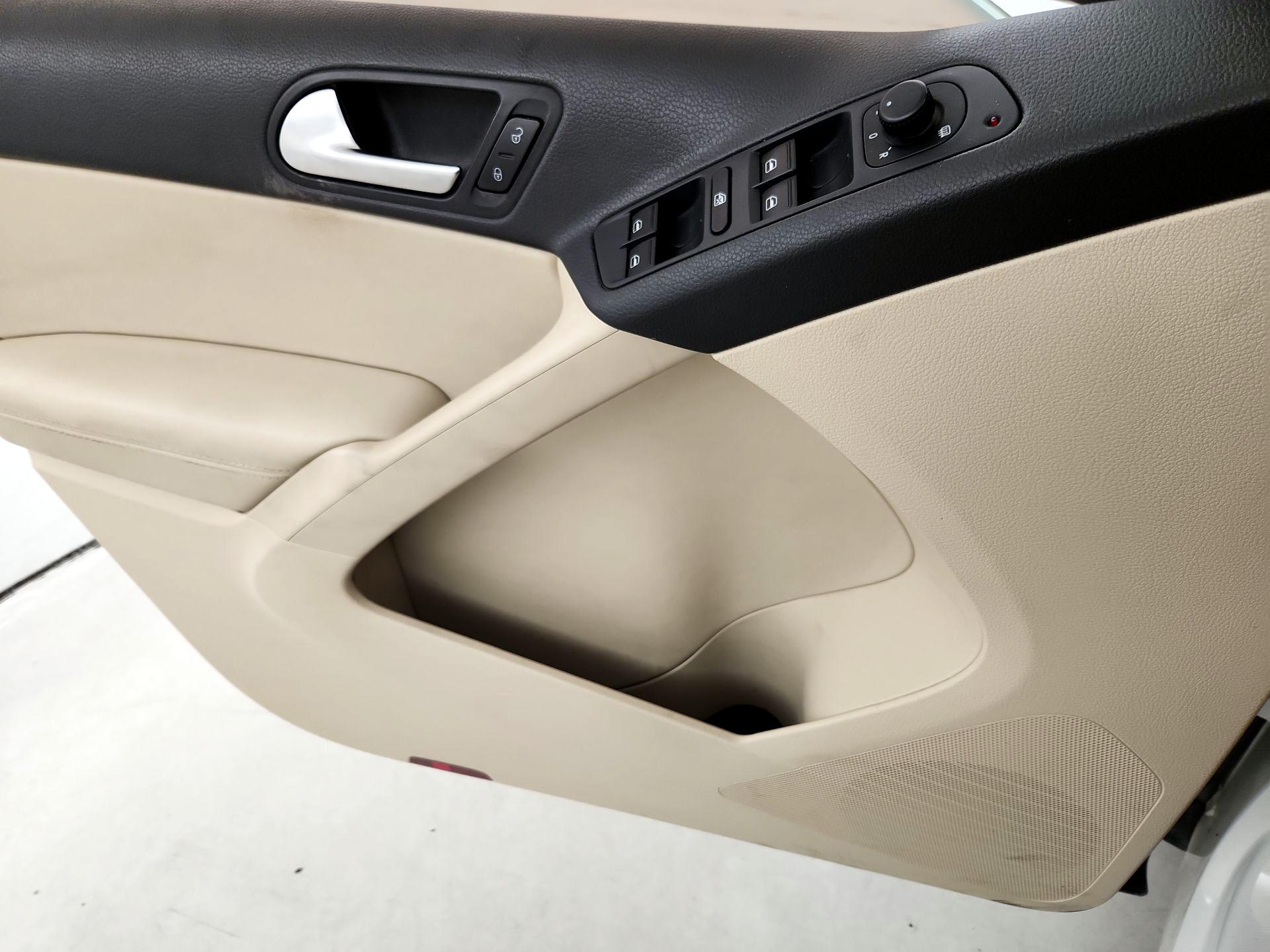 Thumbnail: 2015 Volkswagen Tiguan - 12