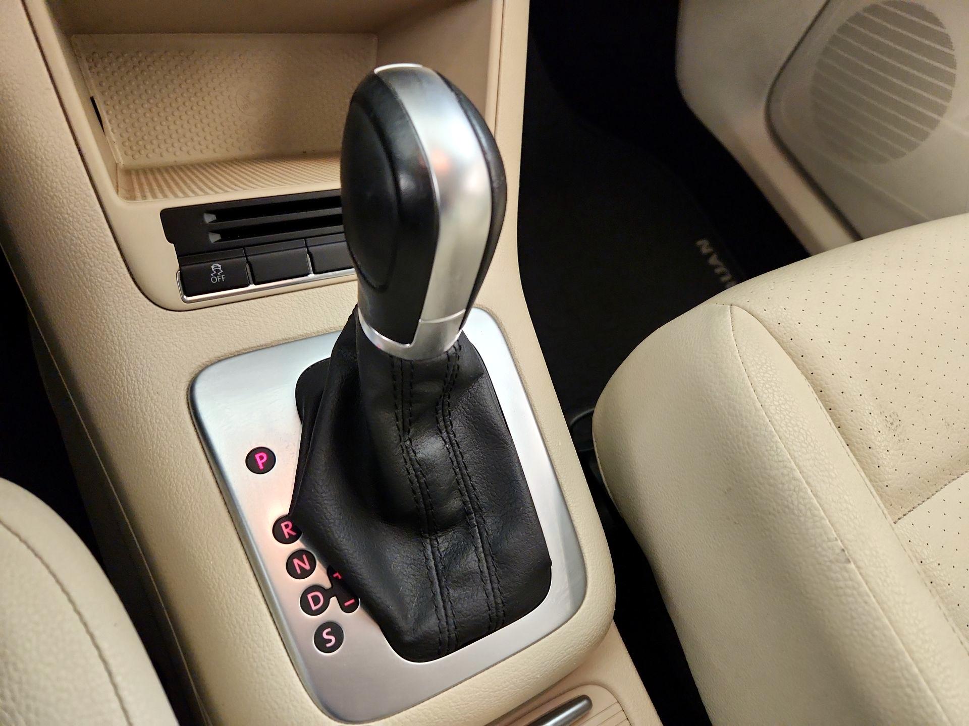 Thumbnail: 2015 Volkswagen Tiguan - 17