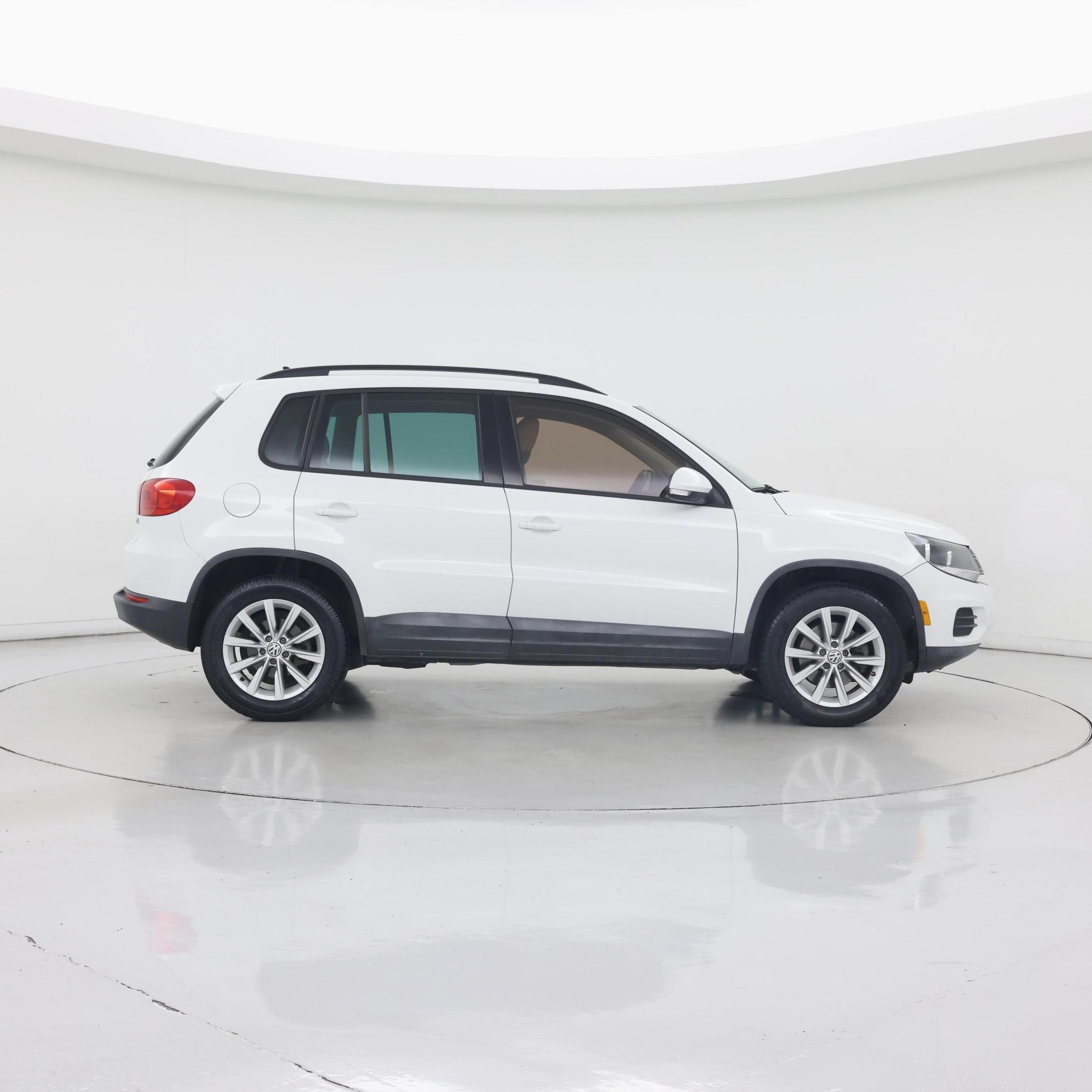 Thumbnail: 2015 Volkswagen Tiguan - 7