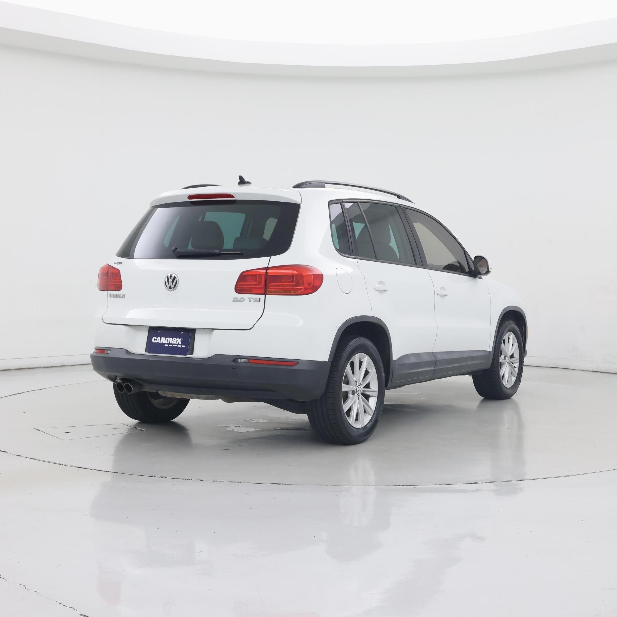 Thumbnail: 2015 Volkswagen Tiguan - 8