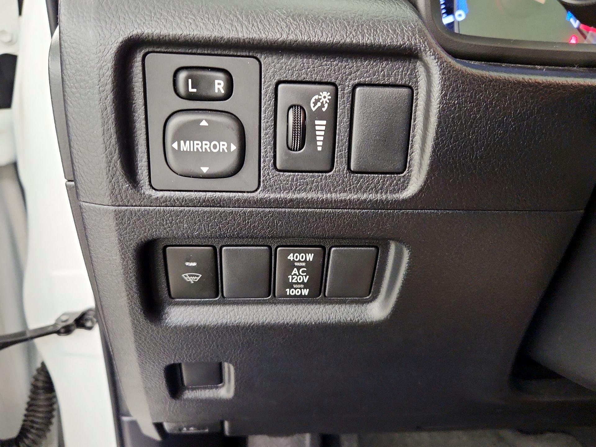 Thumbnail: 2014 Toyota 4Runner - 13