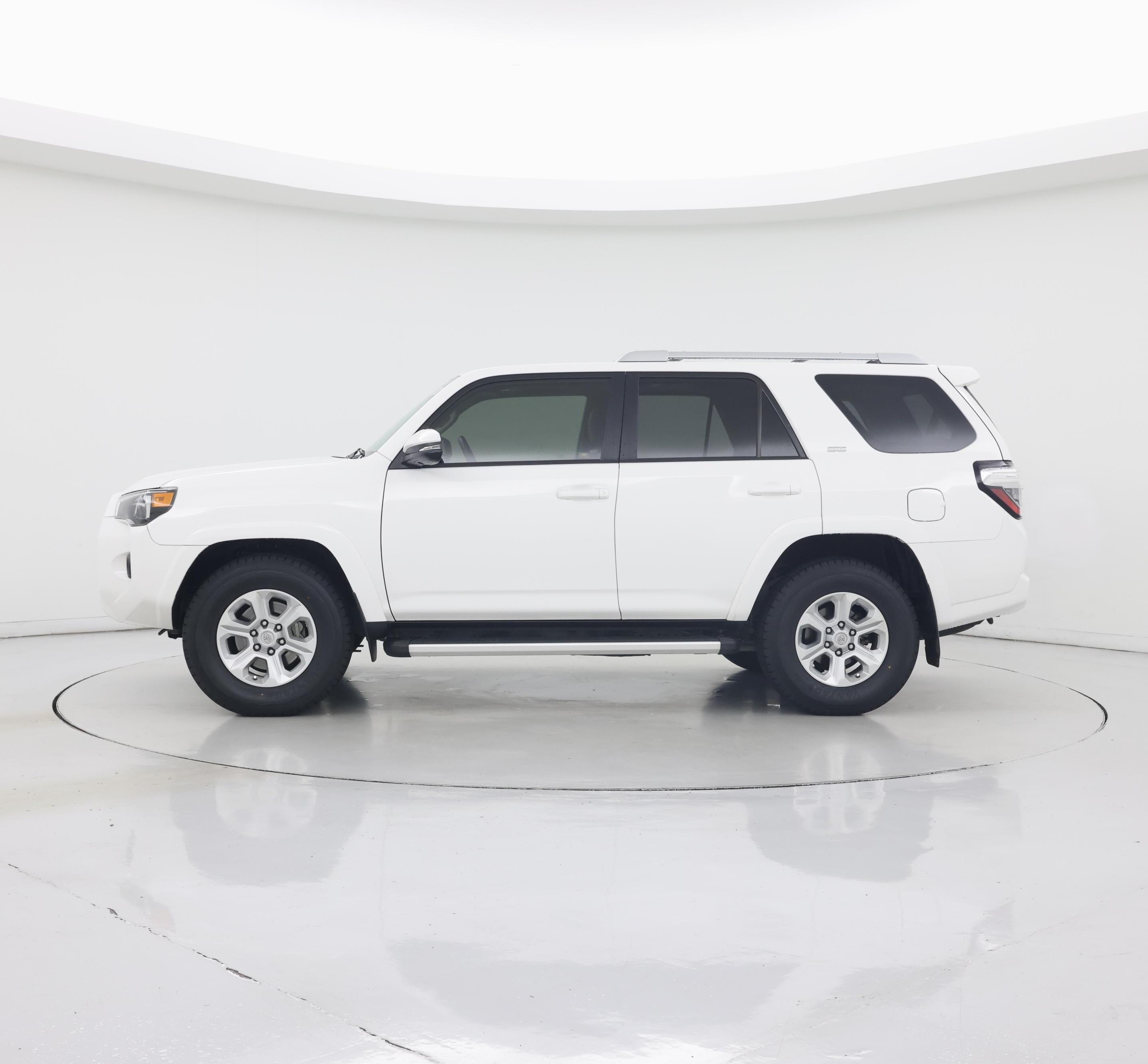 Thumbnail: 2014 Toyota 4Runner - 3