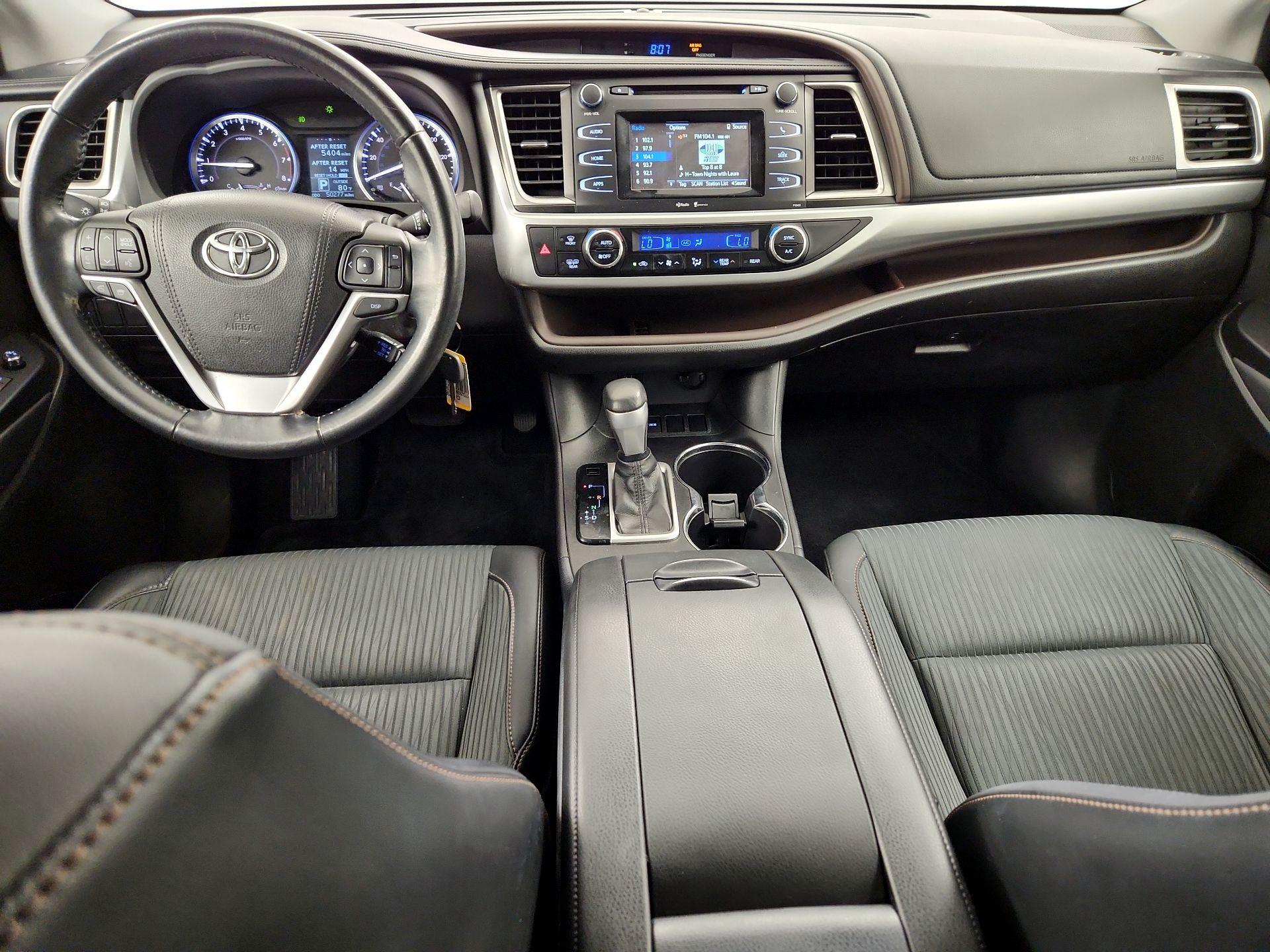 Thumbnail: 2015 Toyota Highlander - 9