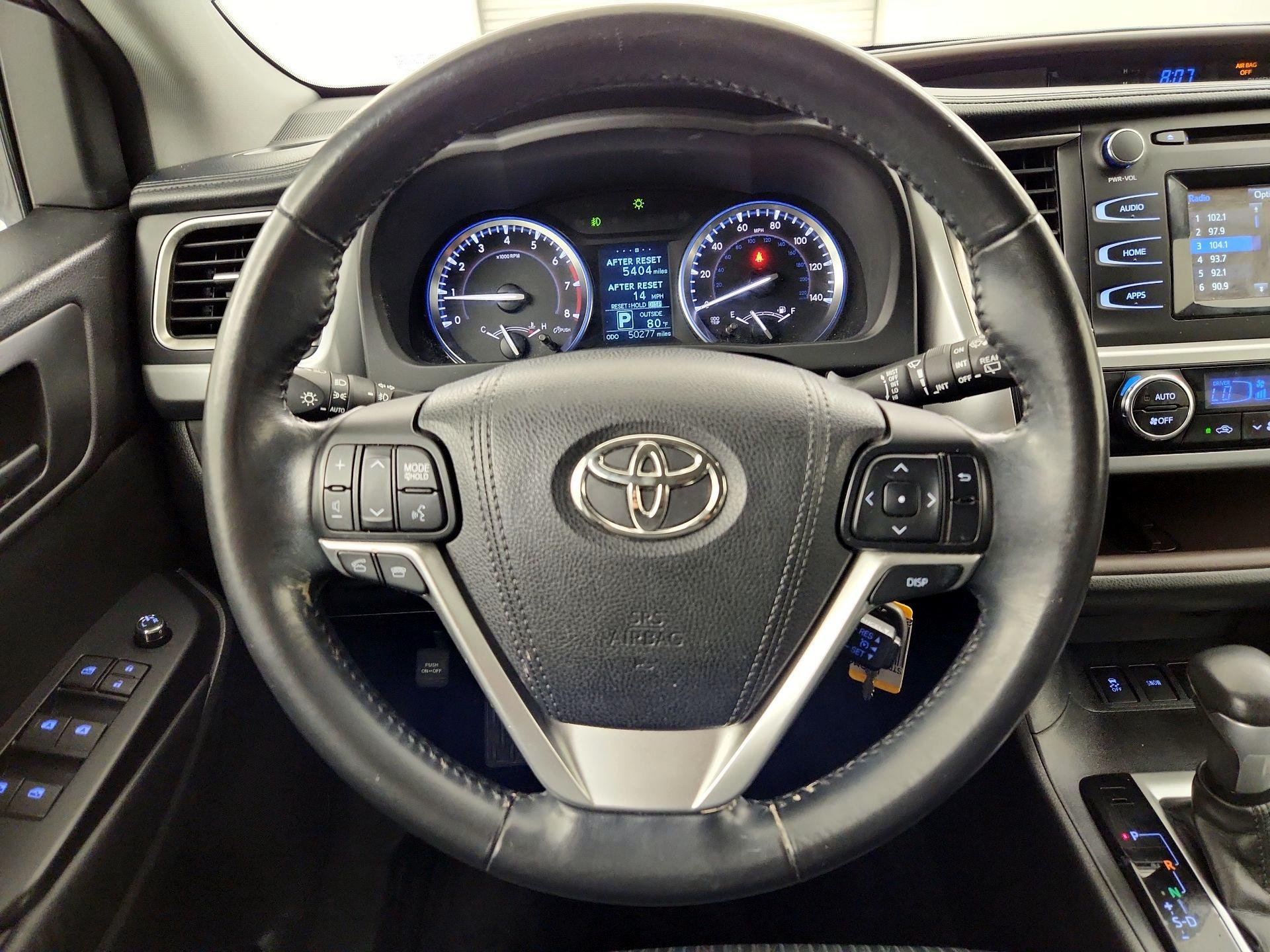 Thumbnail: 2015 Toyota Highlander - 10