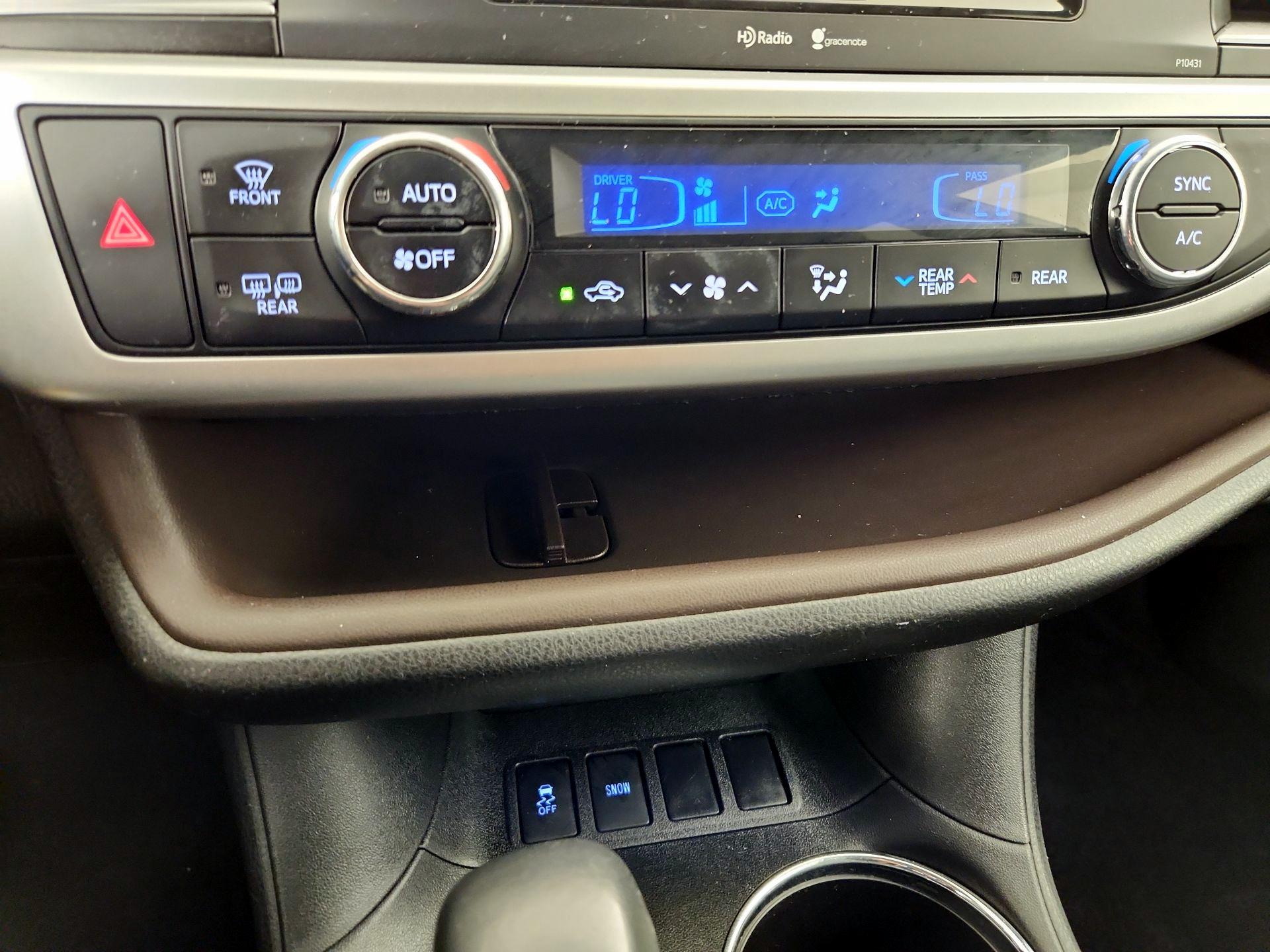 Thumbnail: 2015 Toyota Highlander - 16