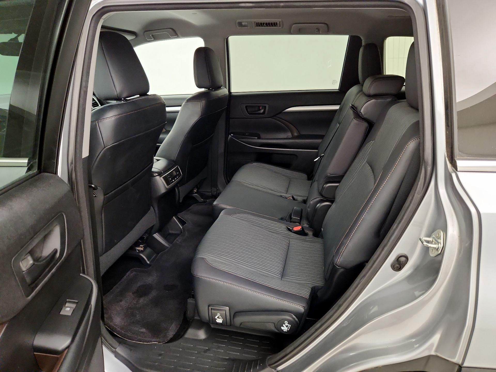Thumbnail: 2015 Toyota Highlander - 19
