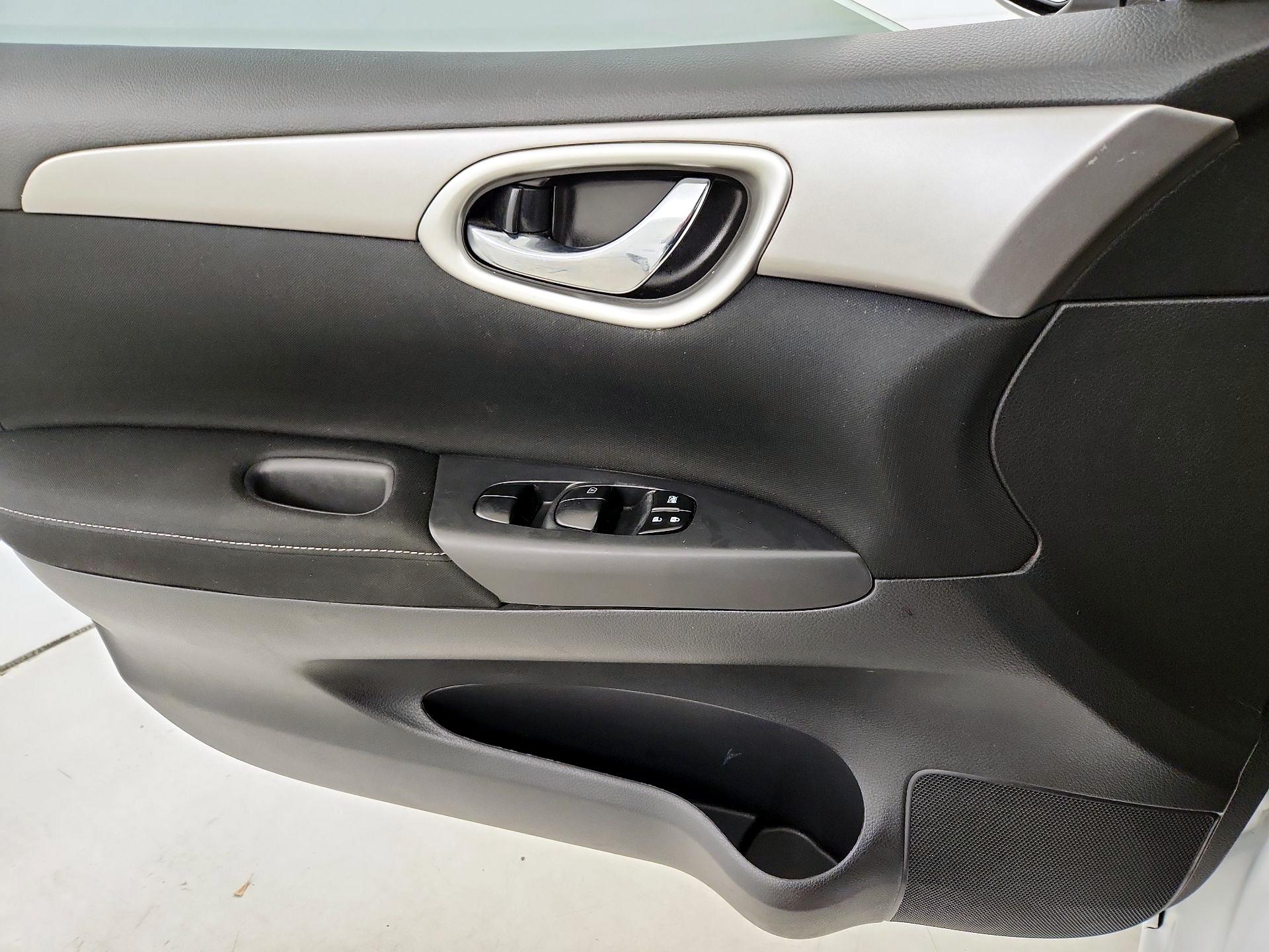Thumbnail: 2015 Nissan Sentra - 12