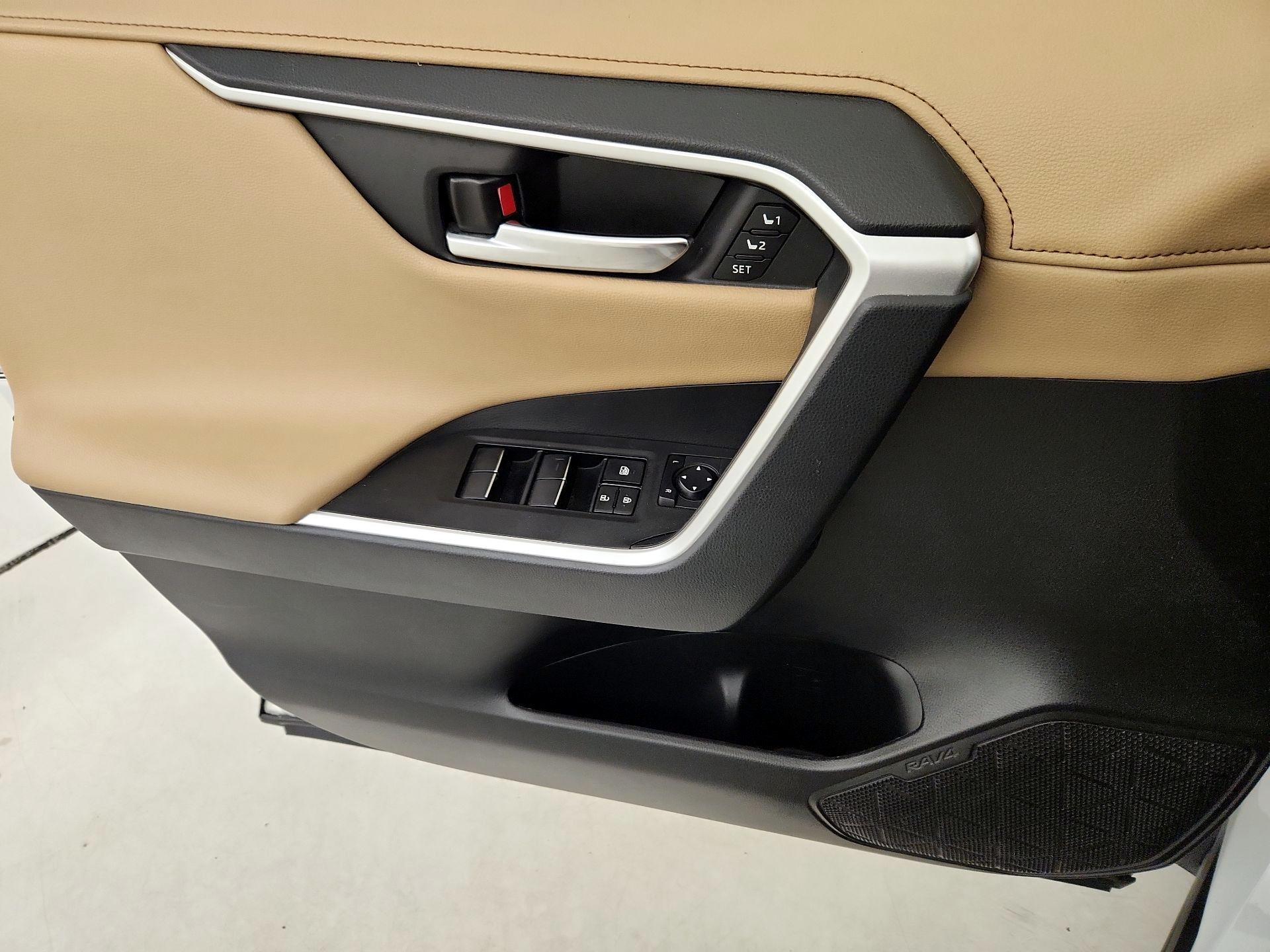 Thumbnail: 2021 Toyota RAV4 - 12