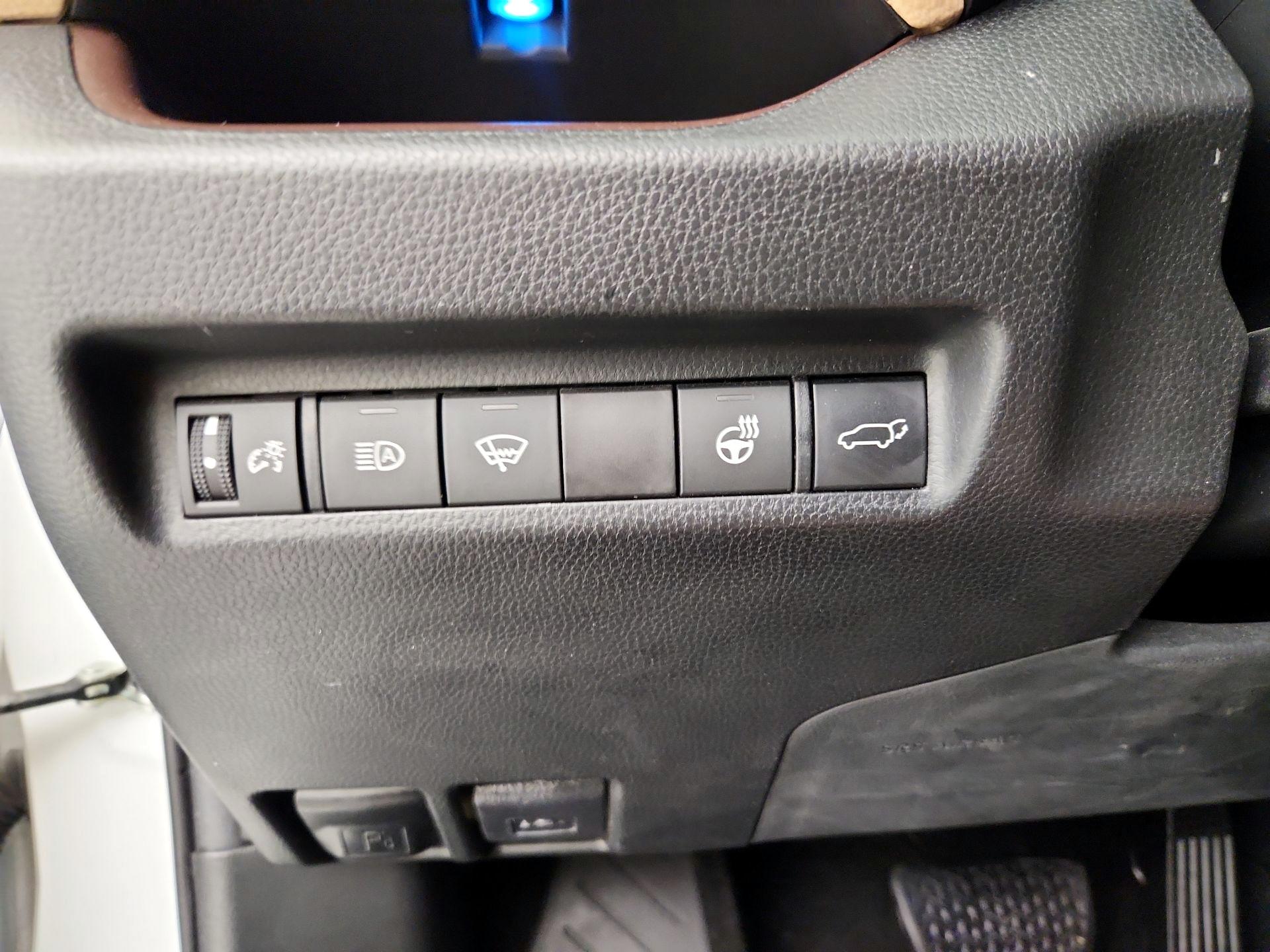 Thumbnail: 2021 Toyota RAV4 - 13