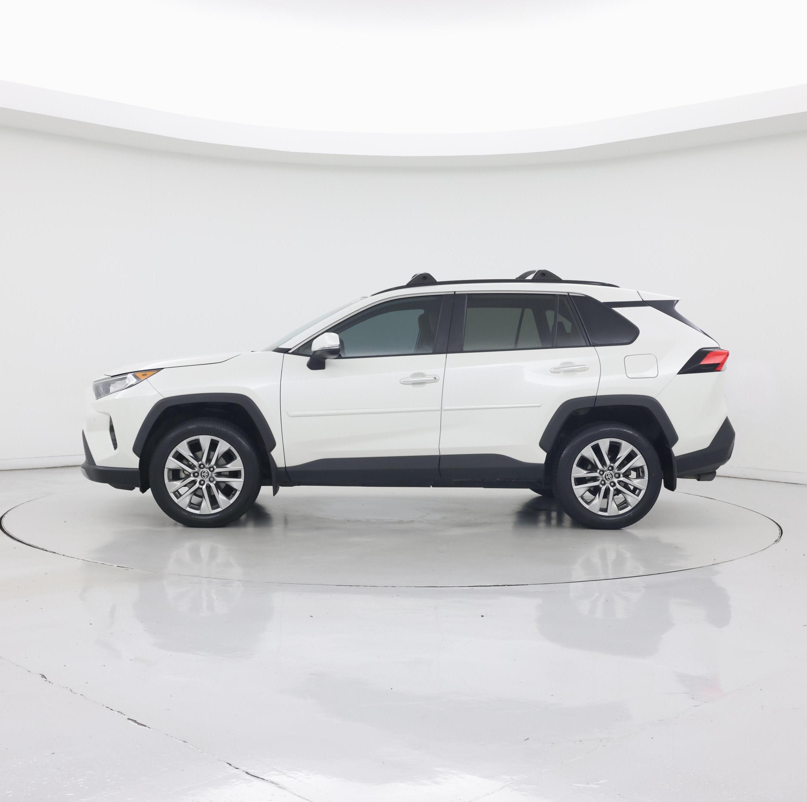 Thumbnail: 2021 Toyota RAV4 - 3