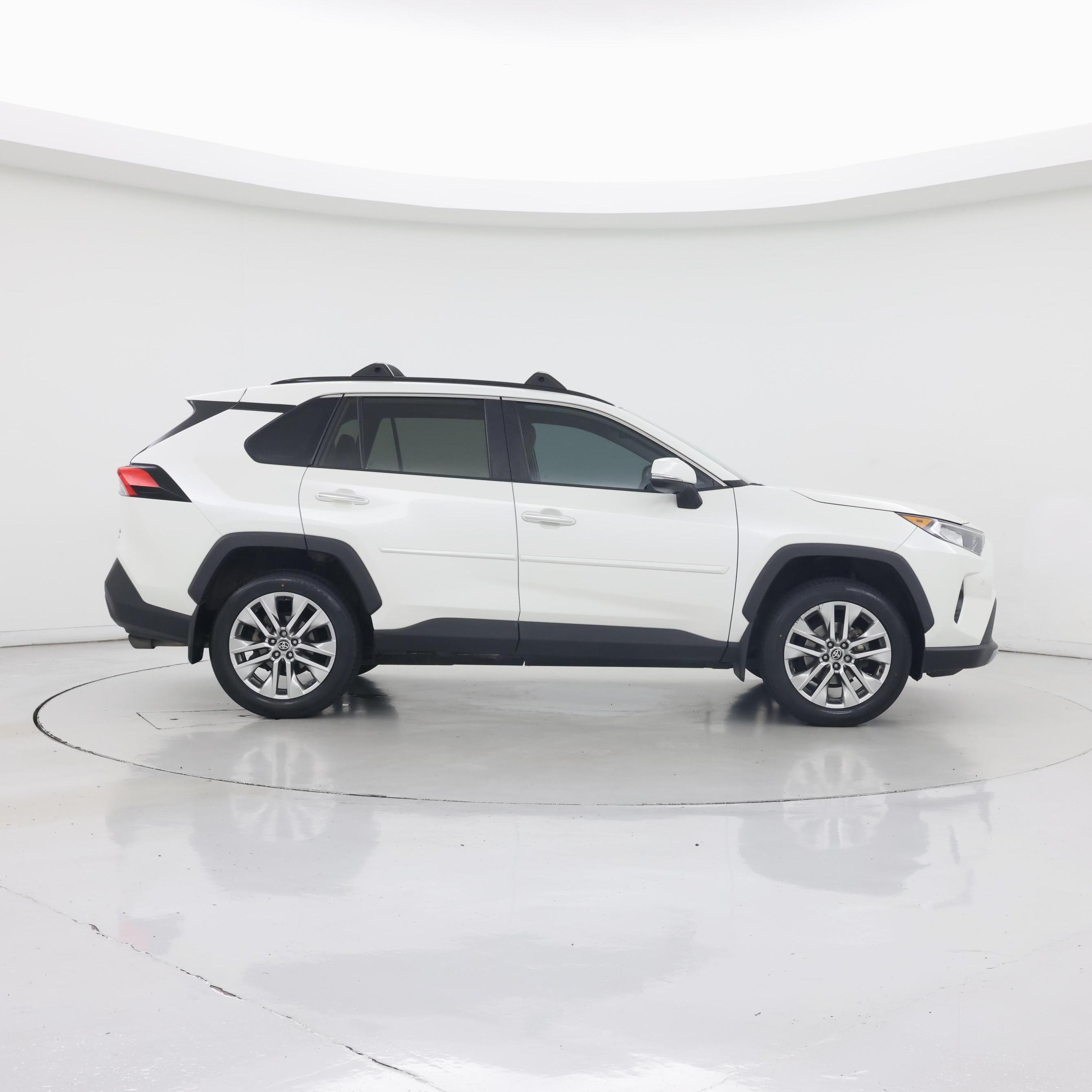 Thumbnail: 2021 Toyota RAV4 - 7