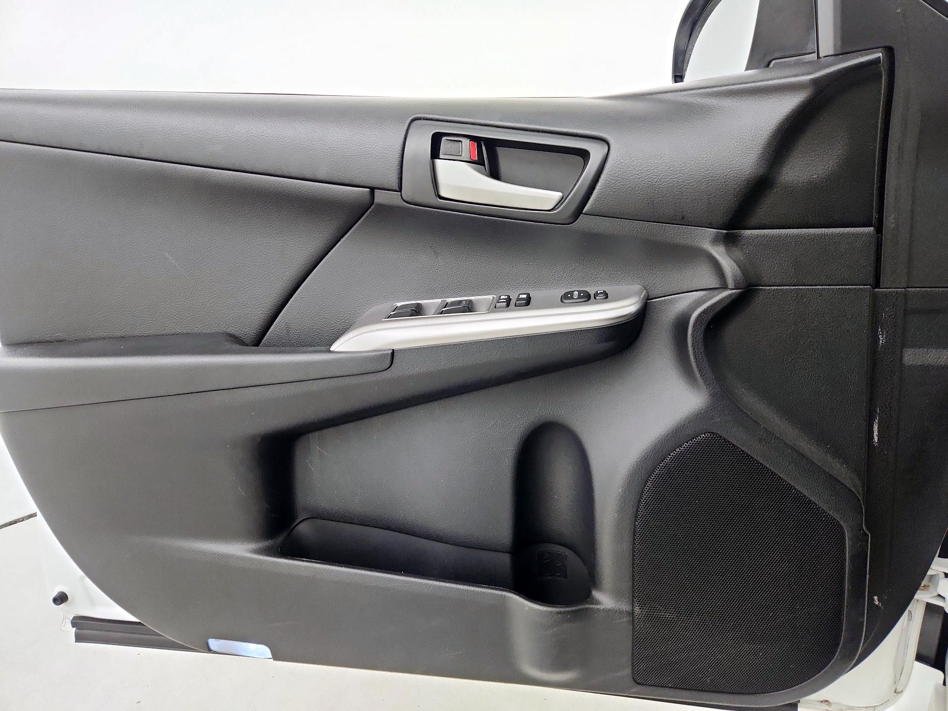 Thumbnail: 2014 Toyota Camry - 12