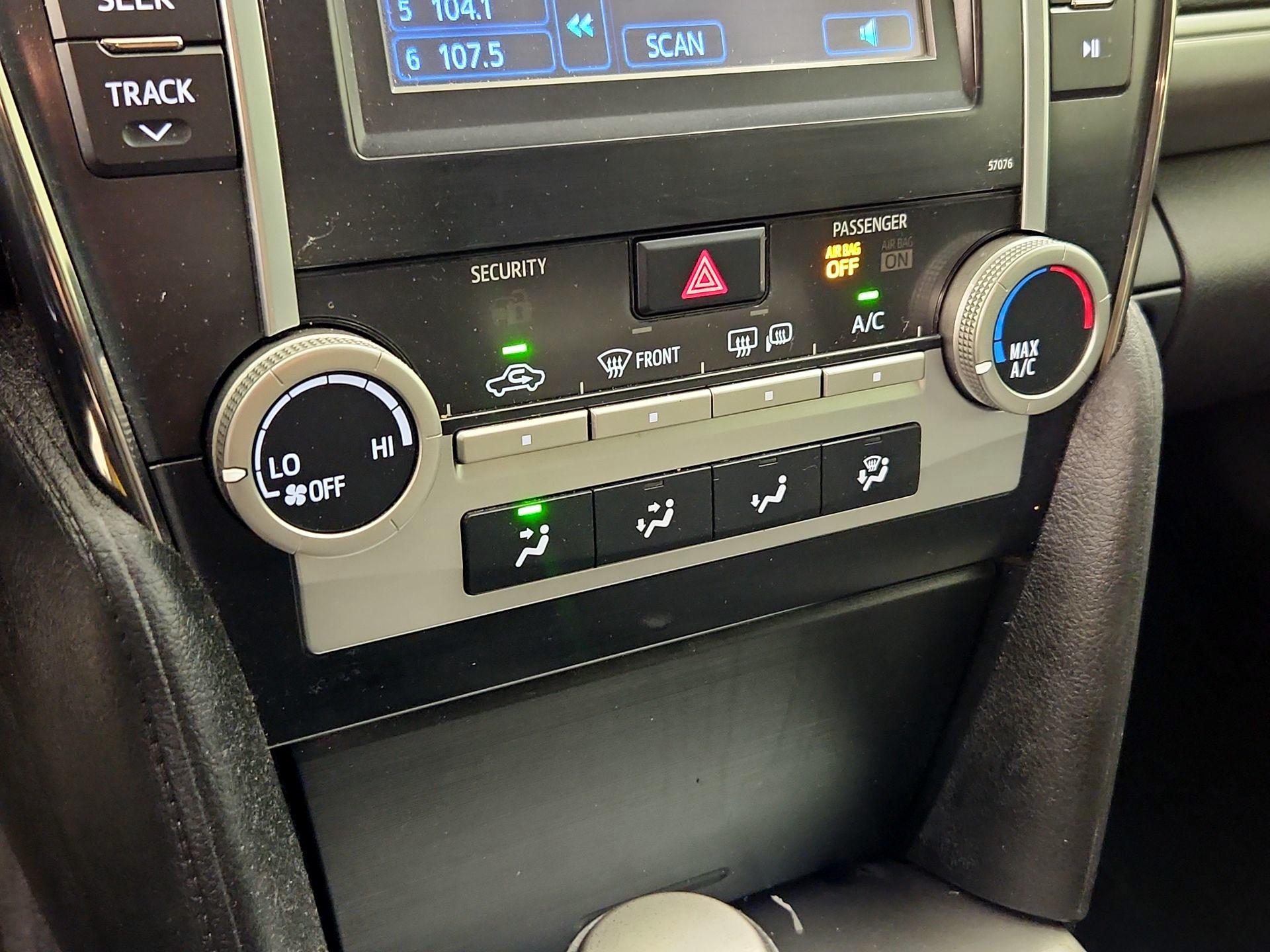 Thumbnail: 2014 Toyota Camry - 15
