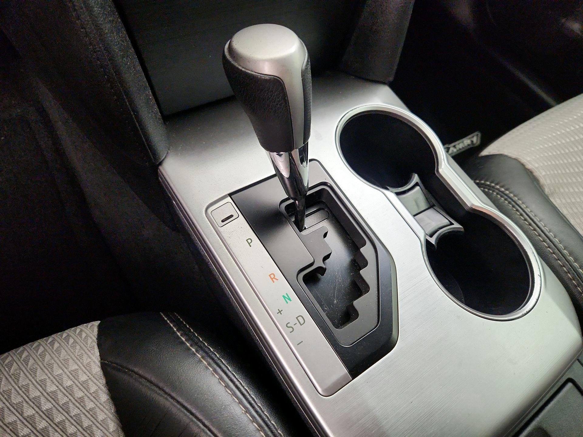 Thumbnail: 2014 Toyota Camry - 16