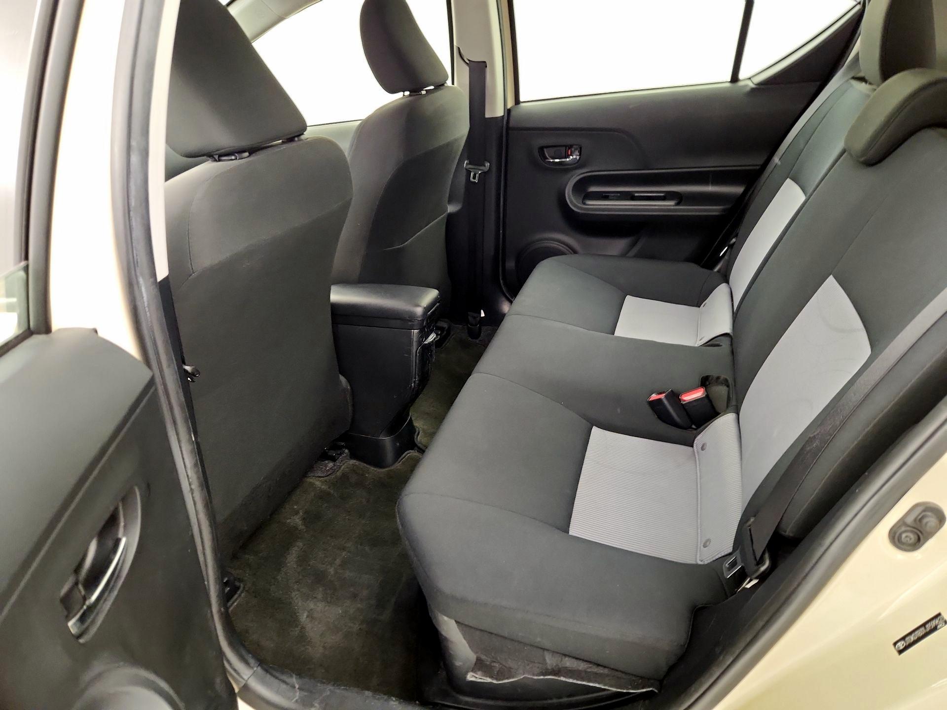 Thumbnail: 2018 Toyota Prius c - 19