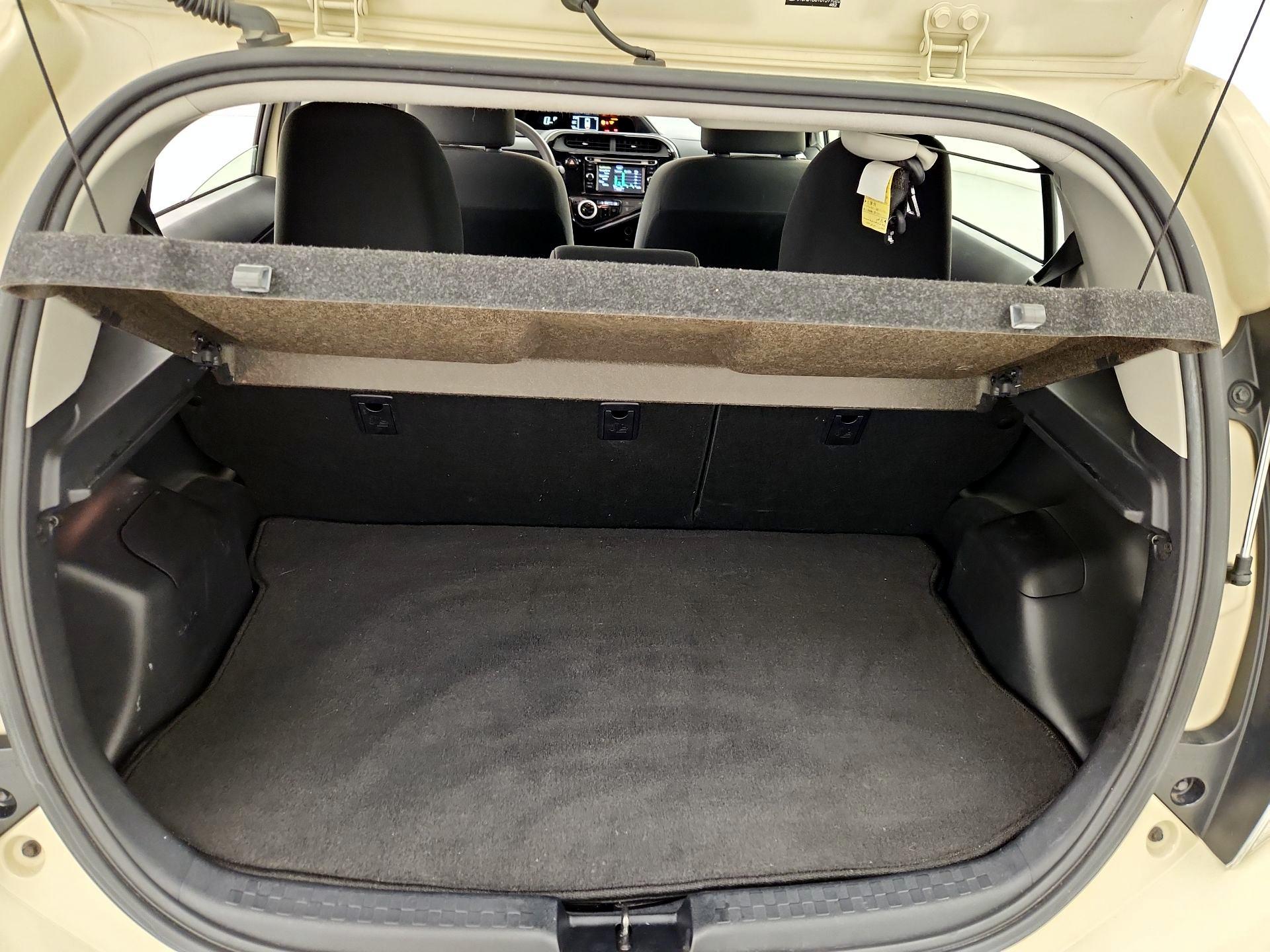 Thumbnail: 2018 Toyota Prius c - 20