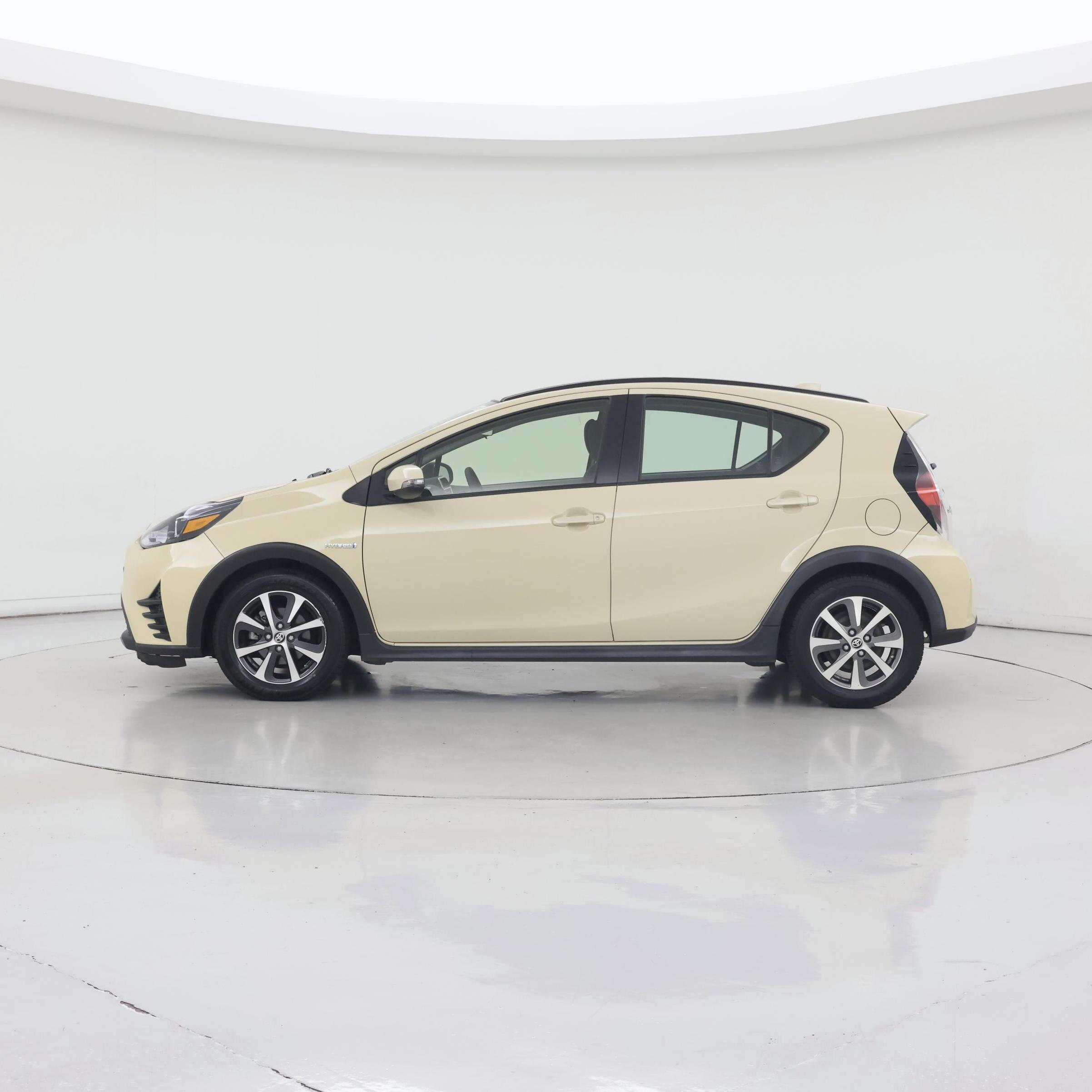 Thumbnail: 2018 Toyota Prius c - 3