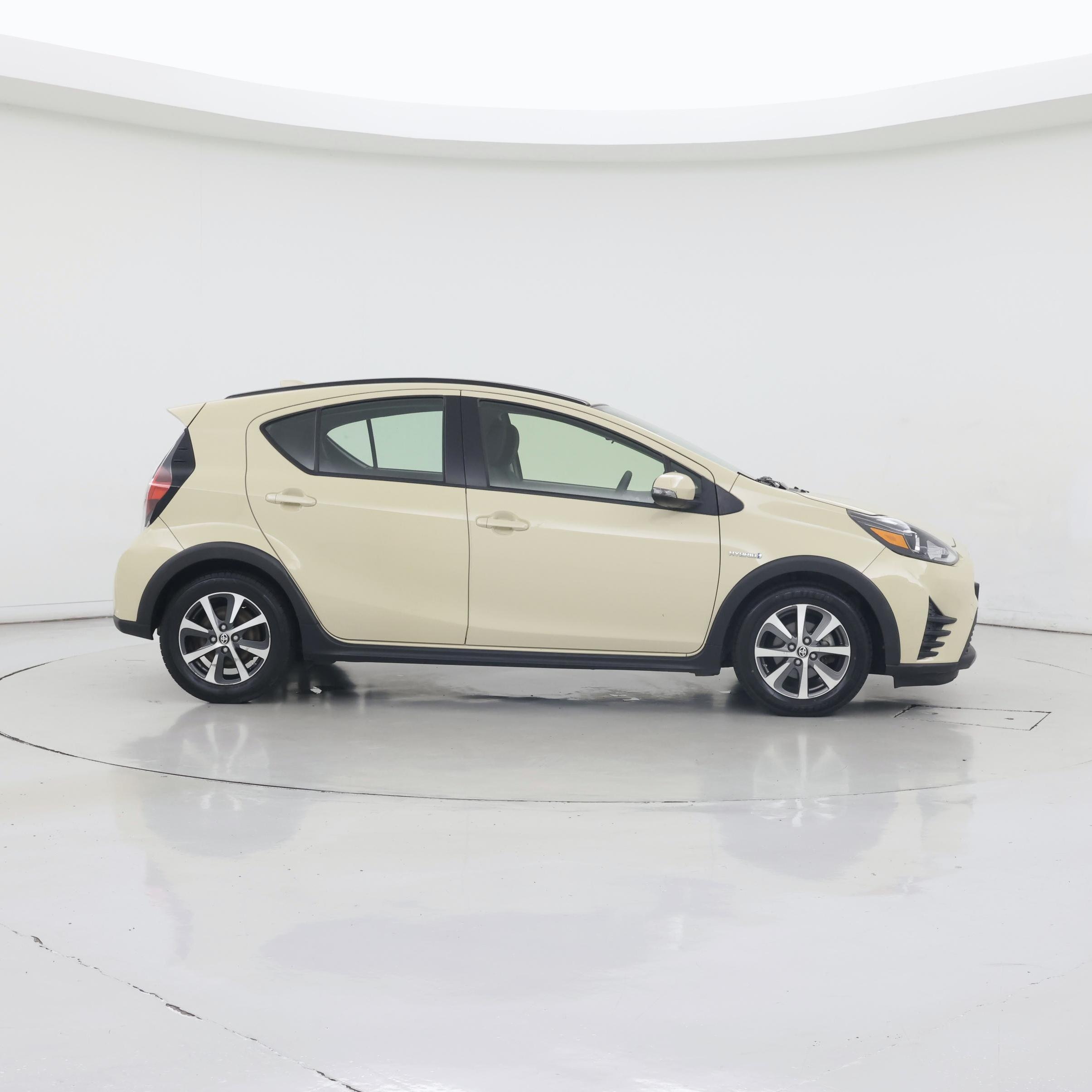 Thumbnail: 2018 Toyota Prius c - 7