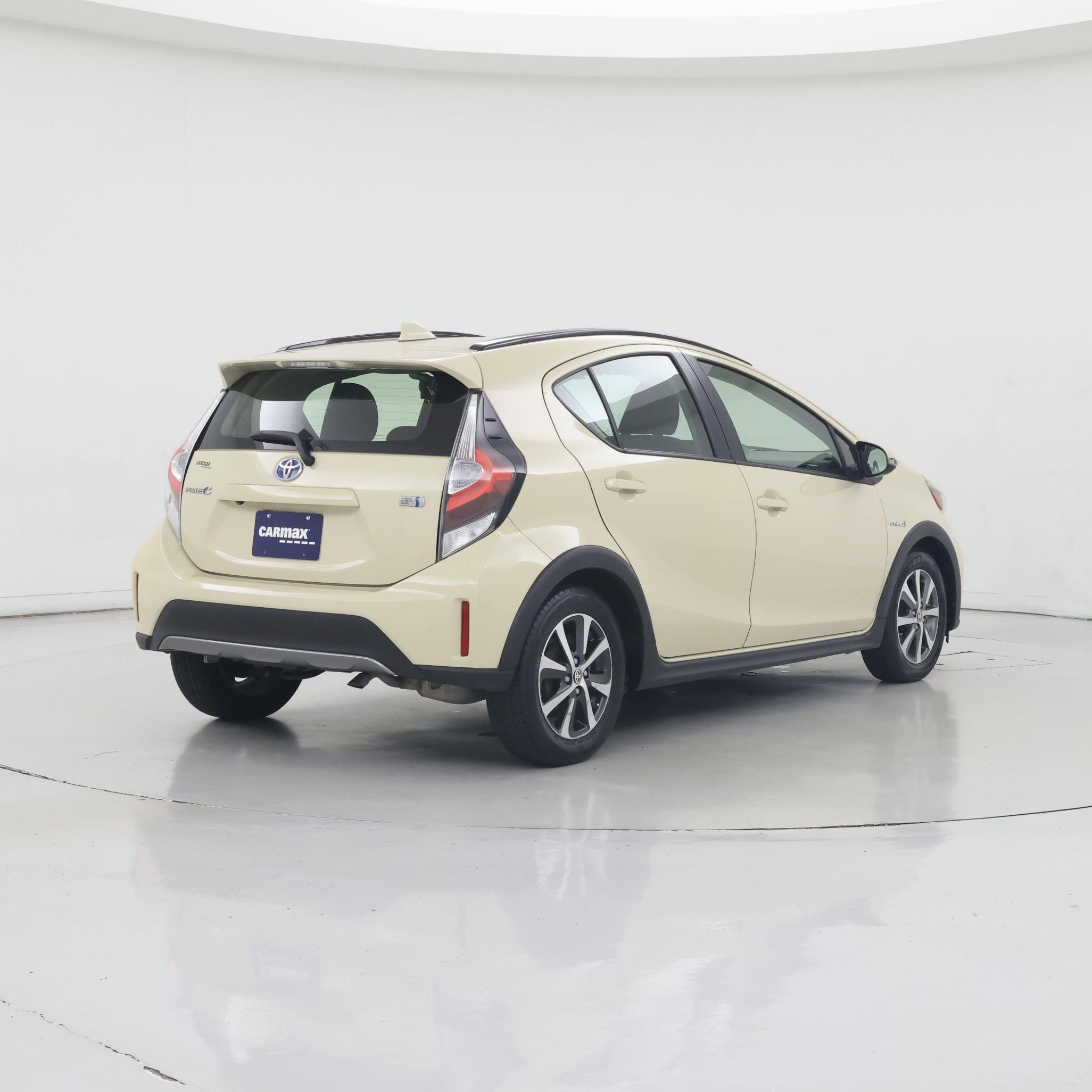 Thumbnail: 2018 Toyota Prius c - 8