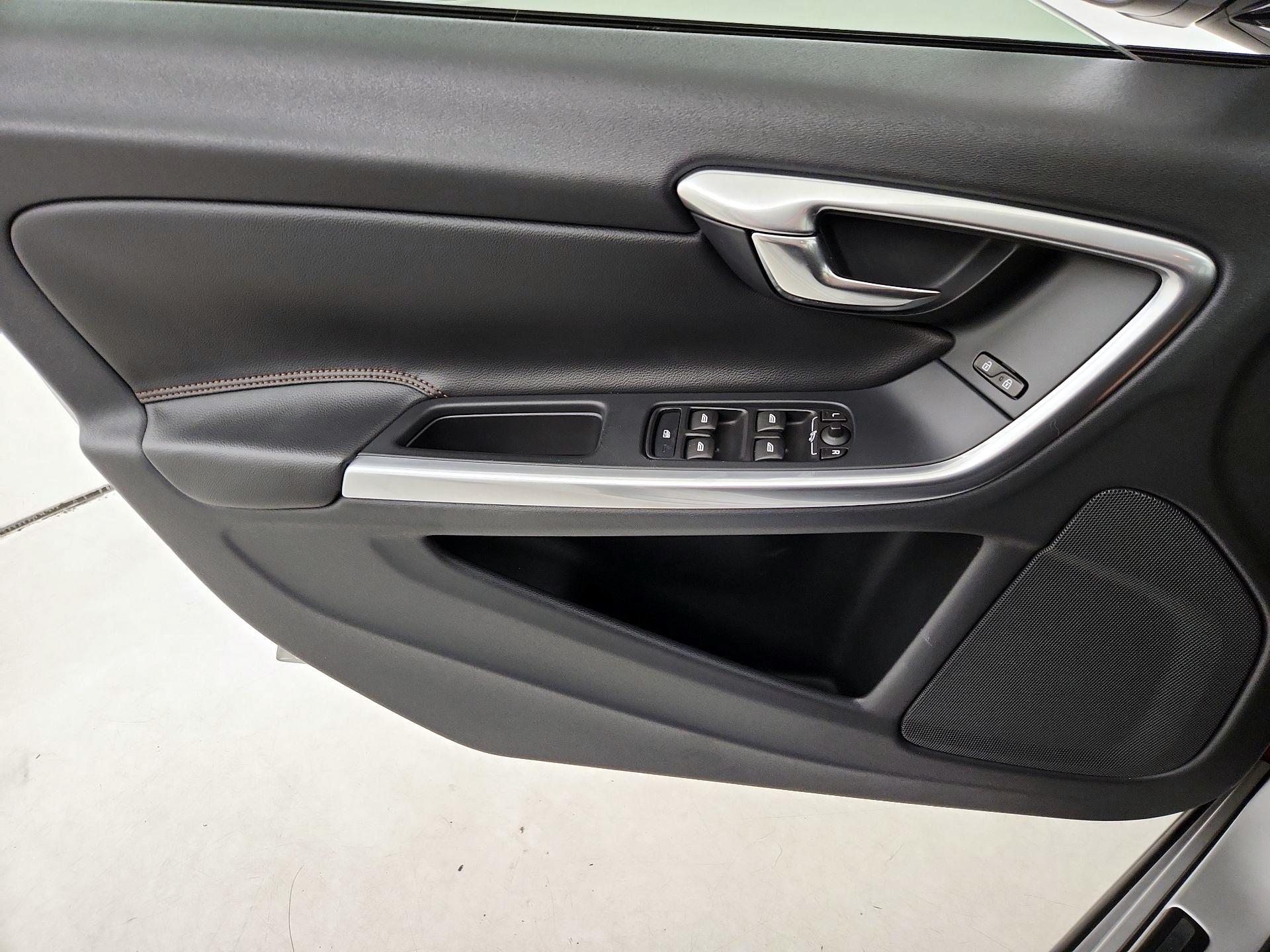 Thumbnail: 2015 Volvo S60 - 12