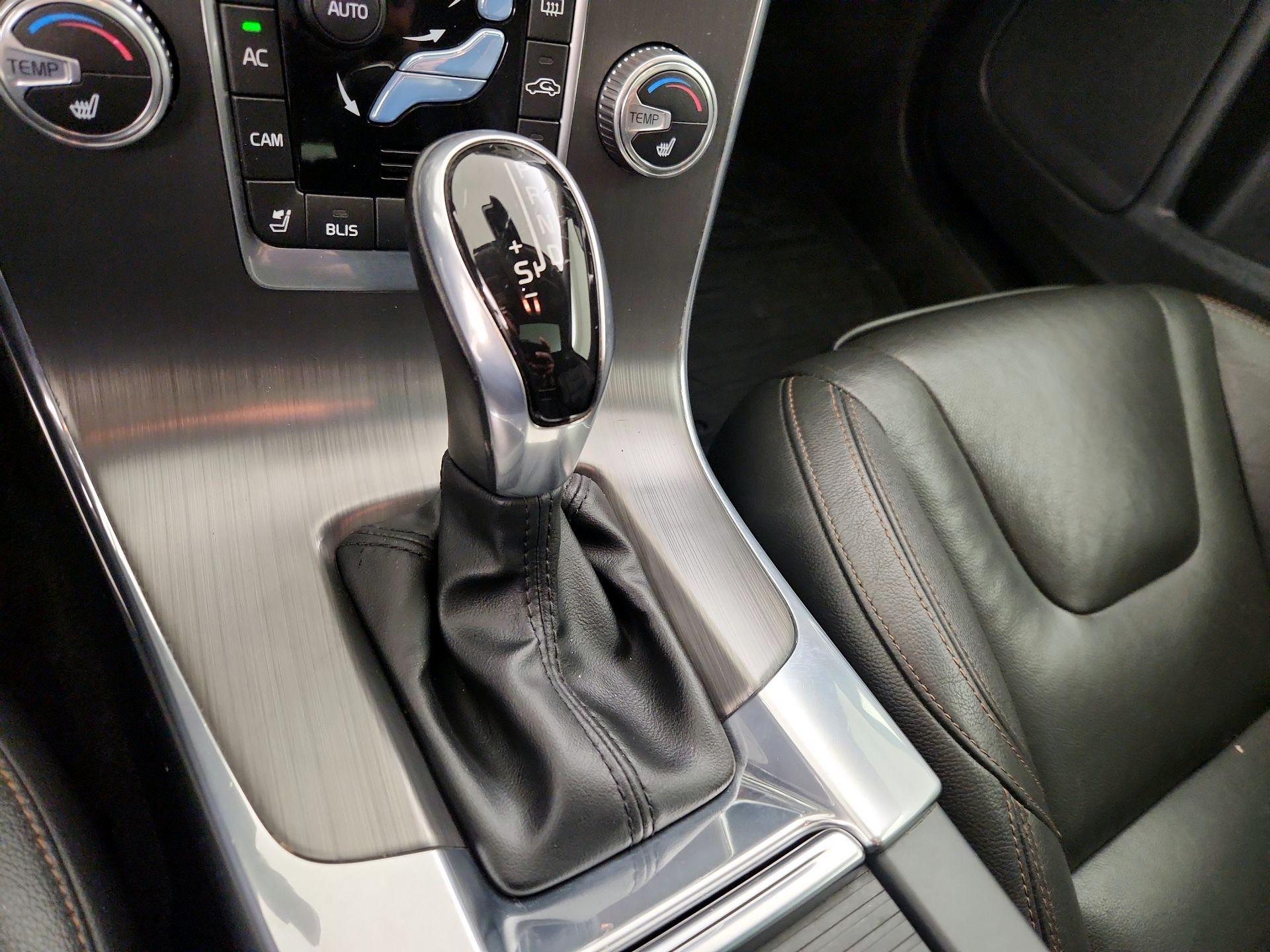 Thumbnail: 2015 Volvo S60 - 18