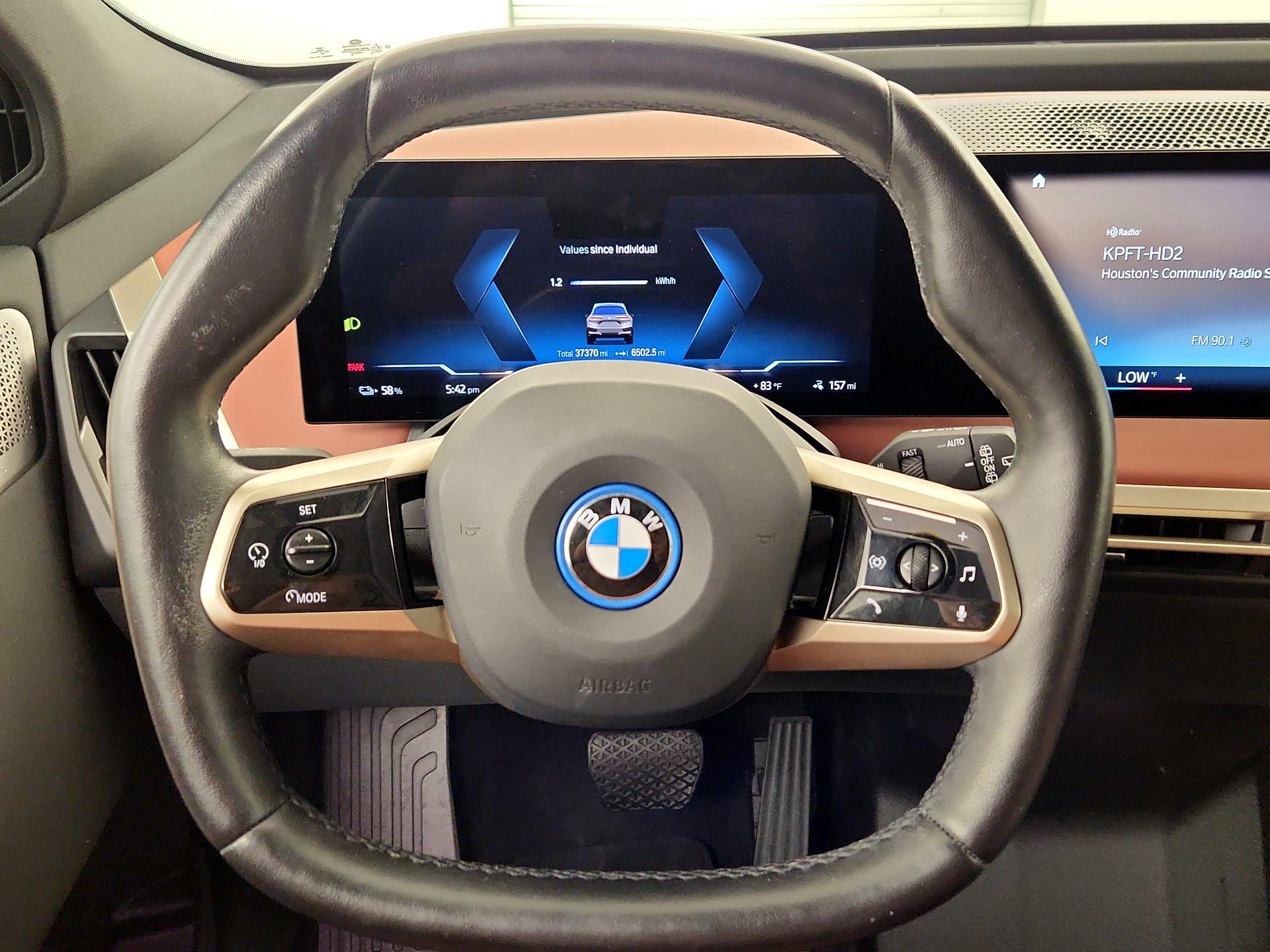 Thumbnail: 2023 BMW iX - 10