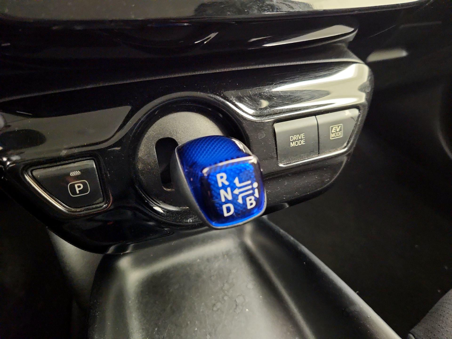 Thumbnail: 2018 Toyota Prius - 17