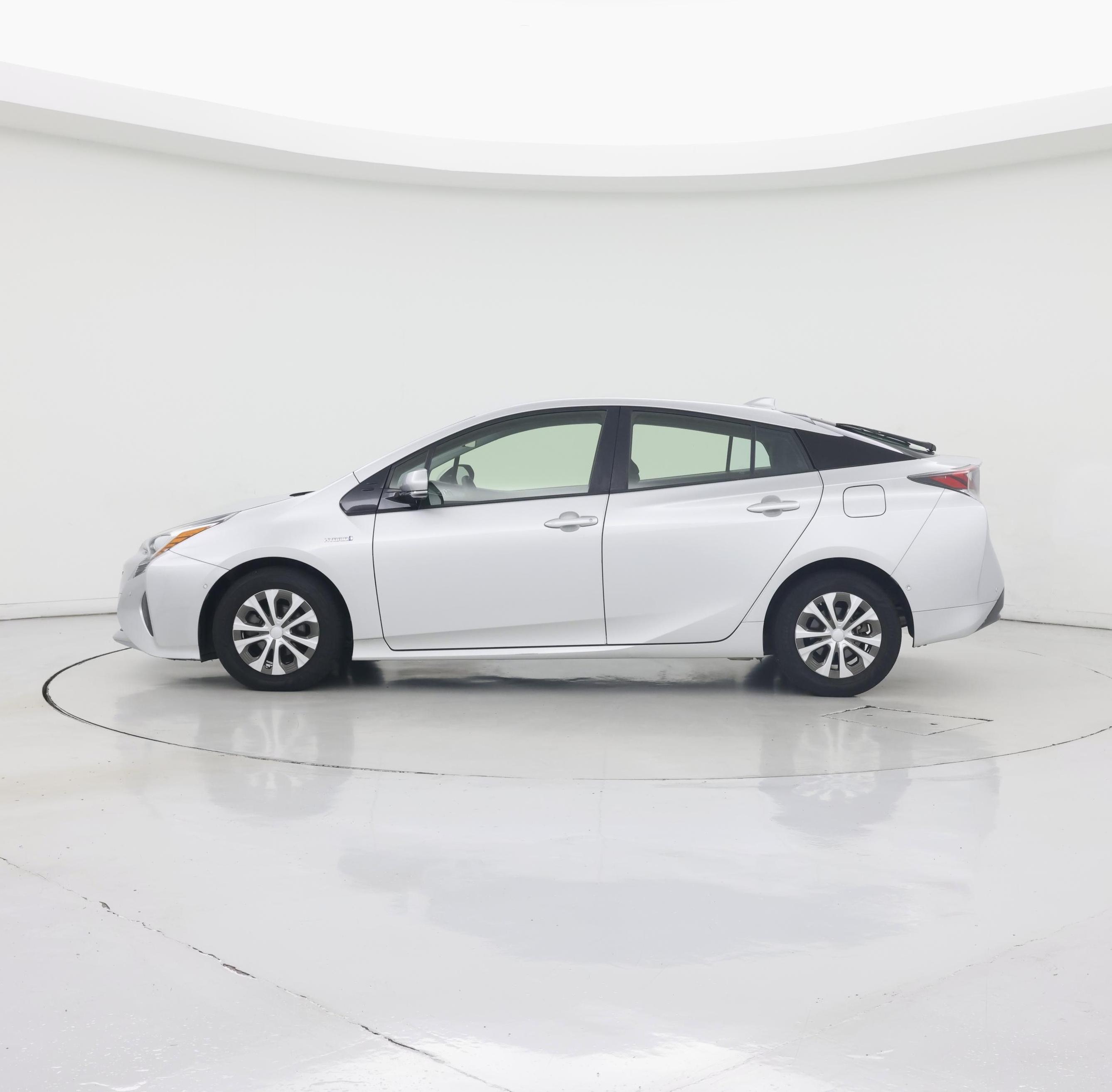 Thumbnail: 2018 Toyota Prius - 3