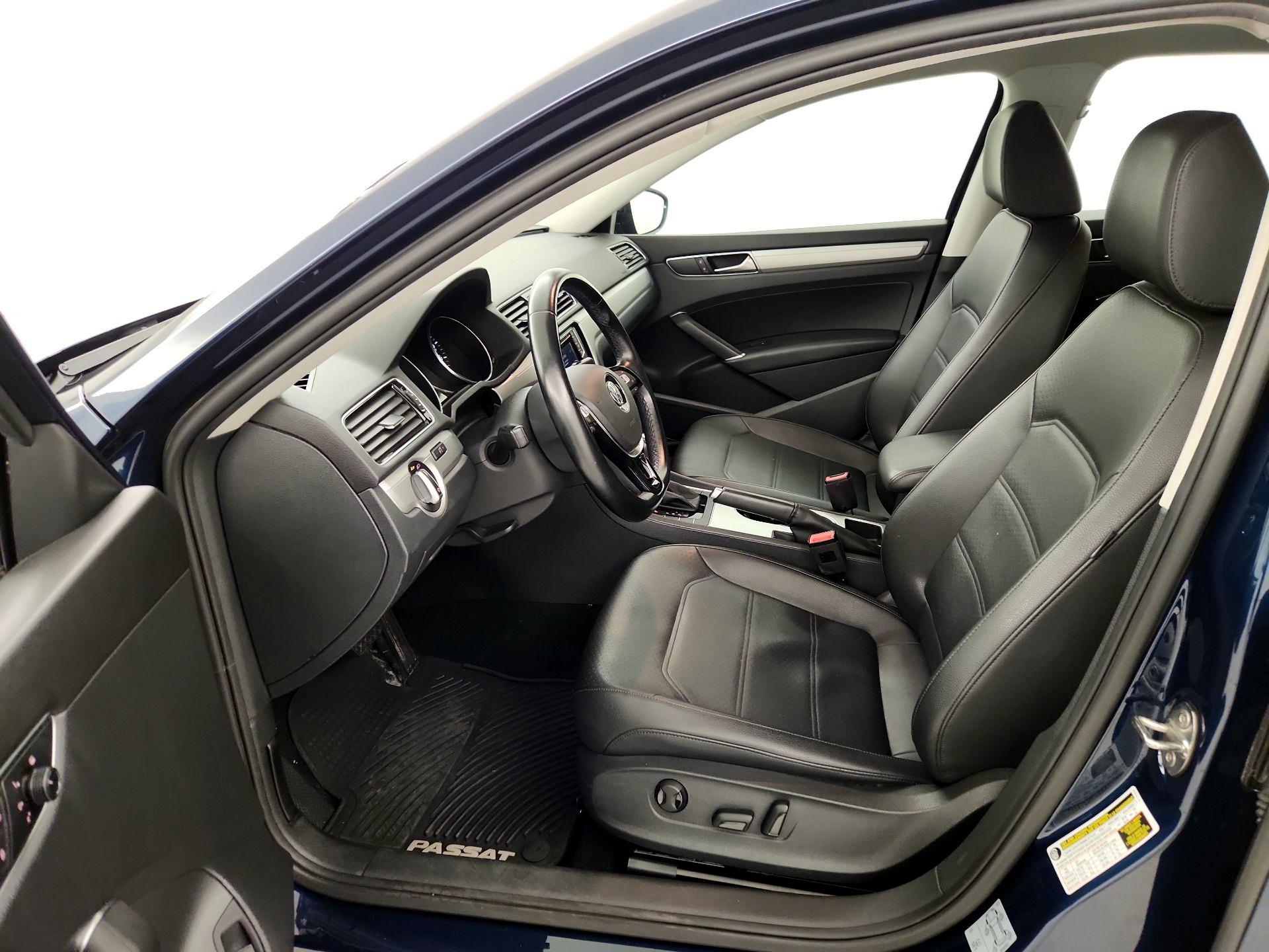 Thumbnail: 2019 Volkswagen Passat - 11
