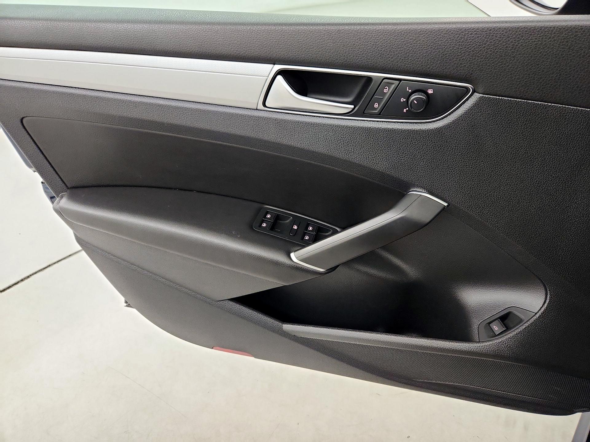 Thumbnail: 2019 Volkswagen Passat - 12