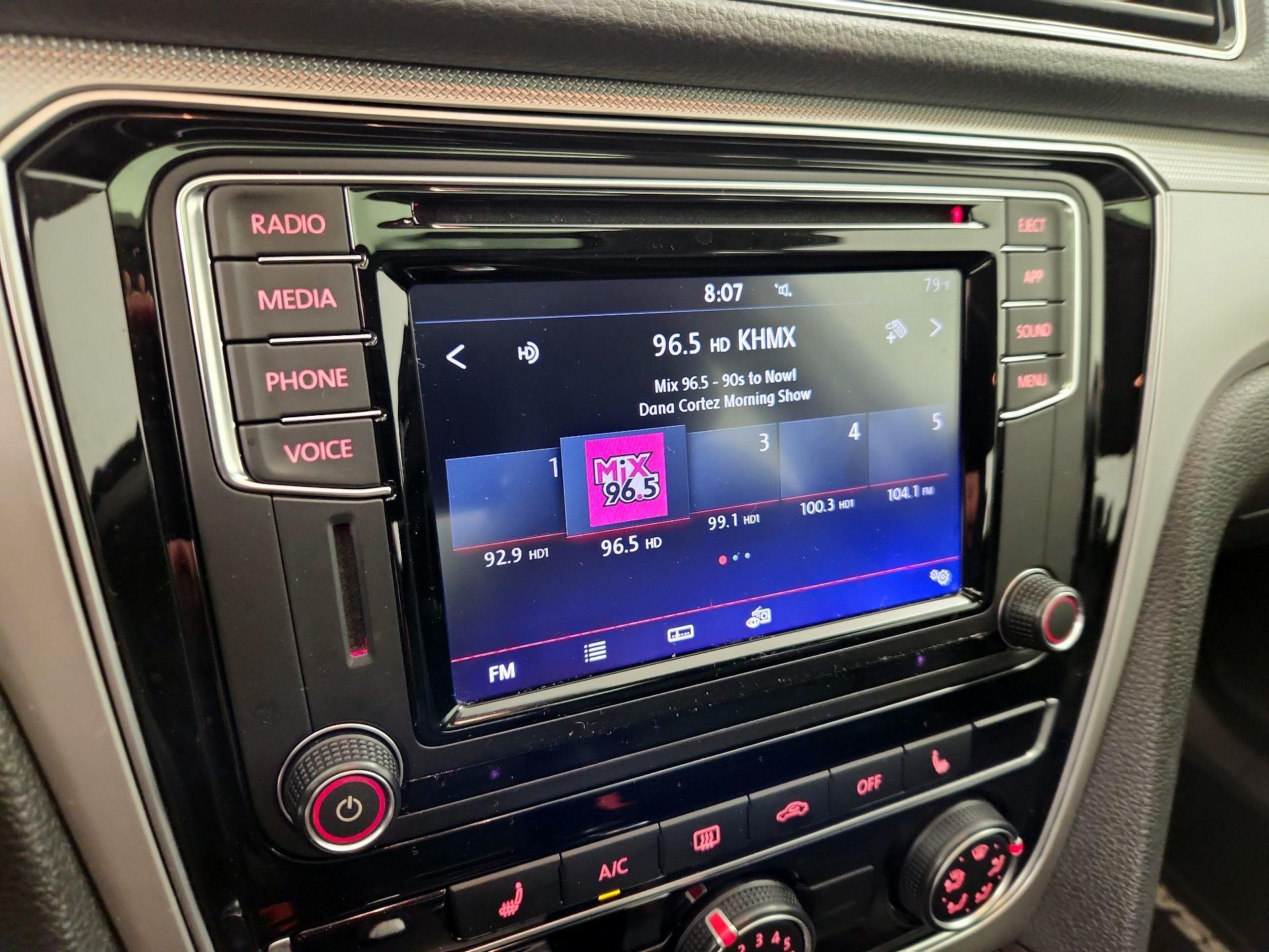 Thumbnail: 2019 Volkswagen Passat - 15
