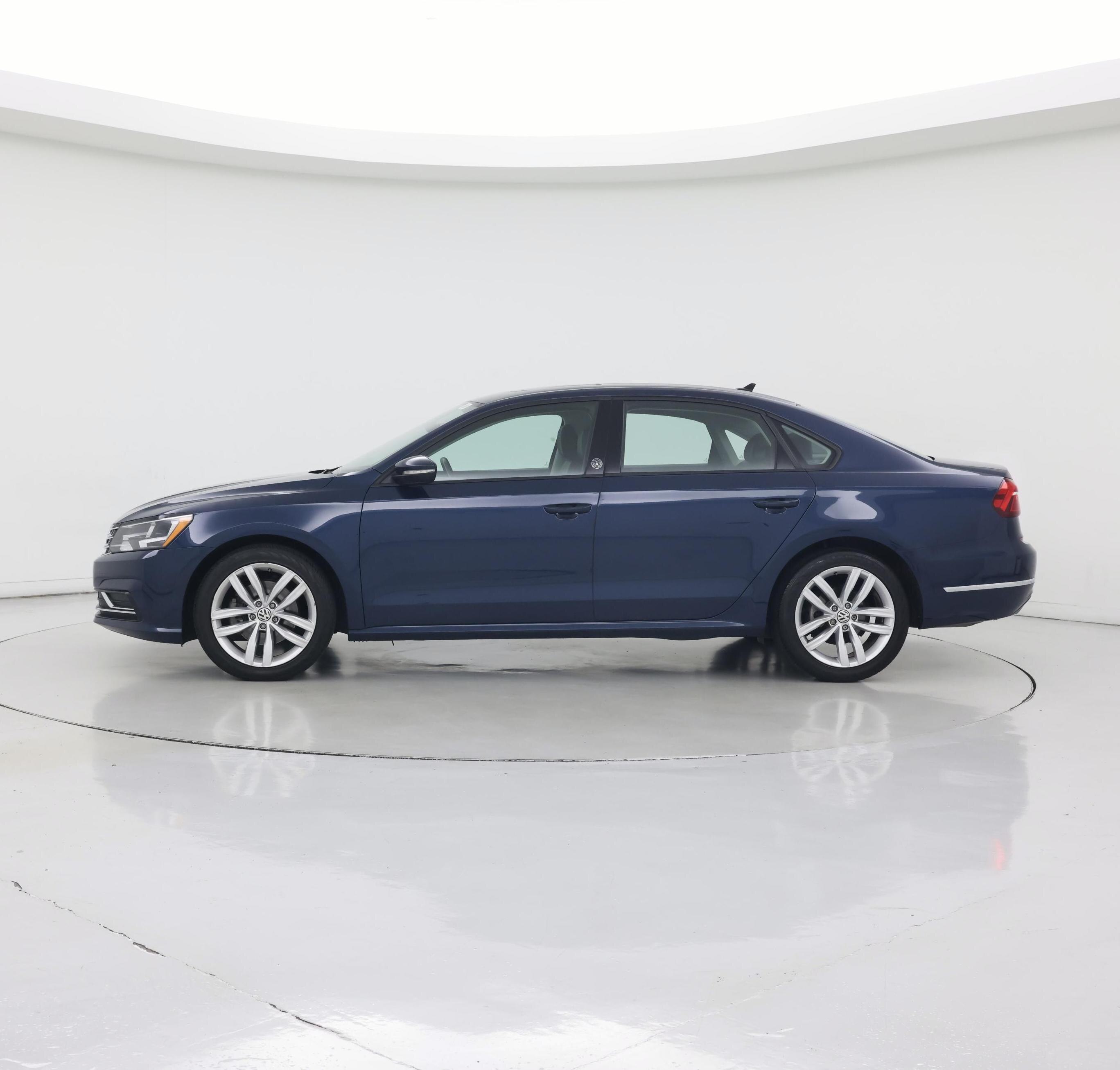 Thumbnail: 2019 Volkswagen Passat - 3
