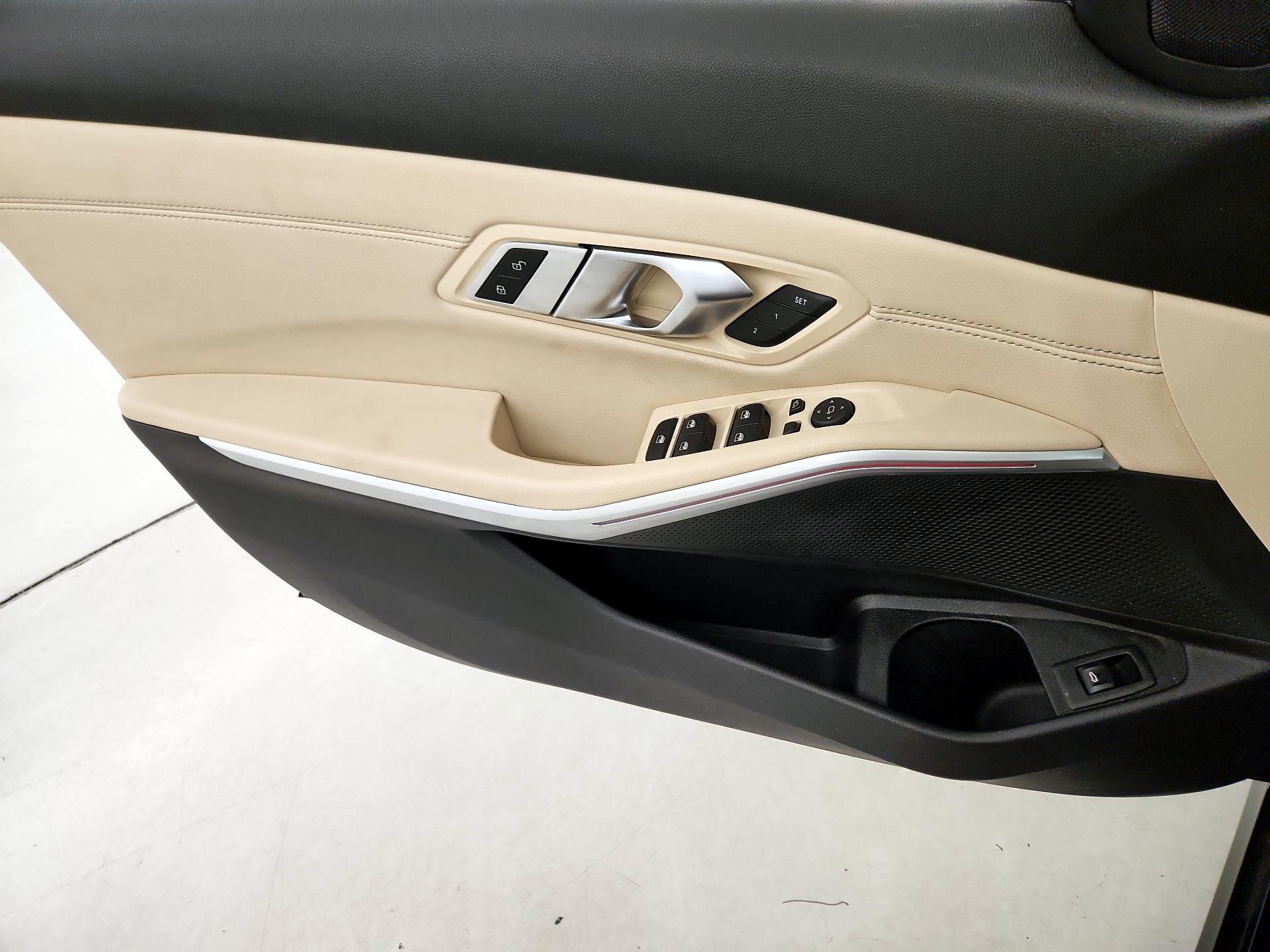 Thumbnail: 2019 BMW 3 Series - 12