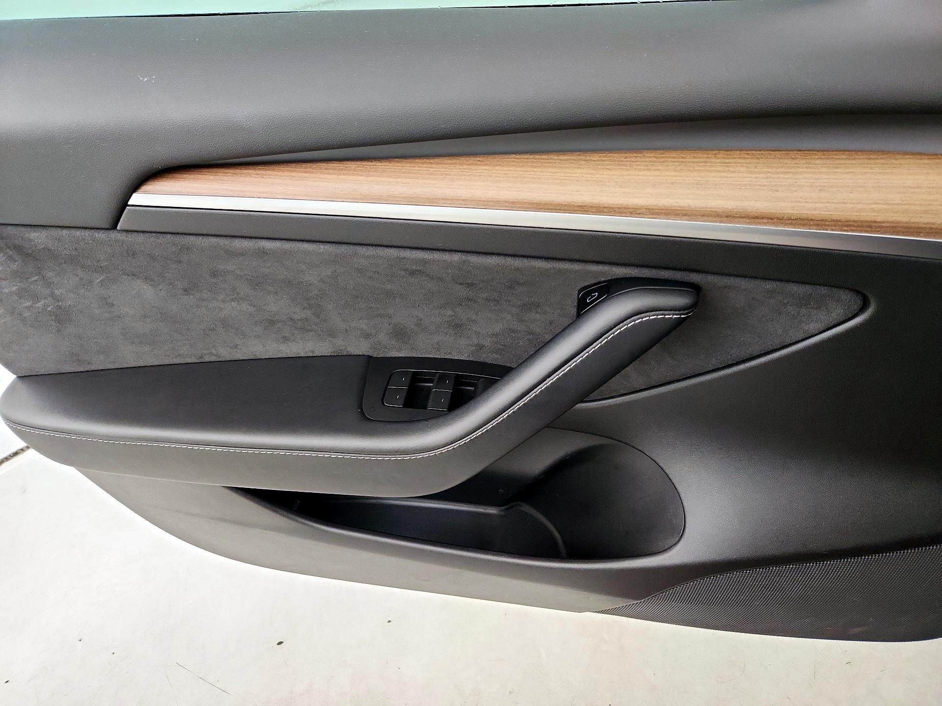 Thumbnail: 2022 Tesla Model 3 - 12