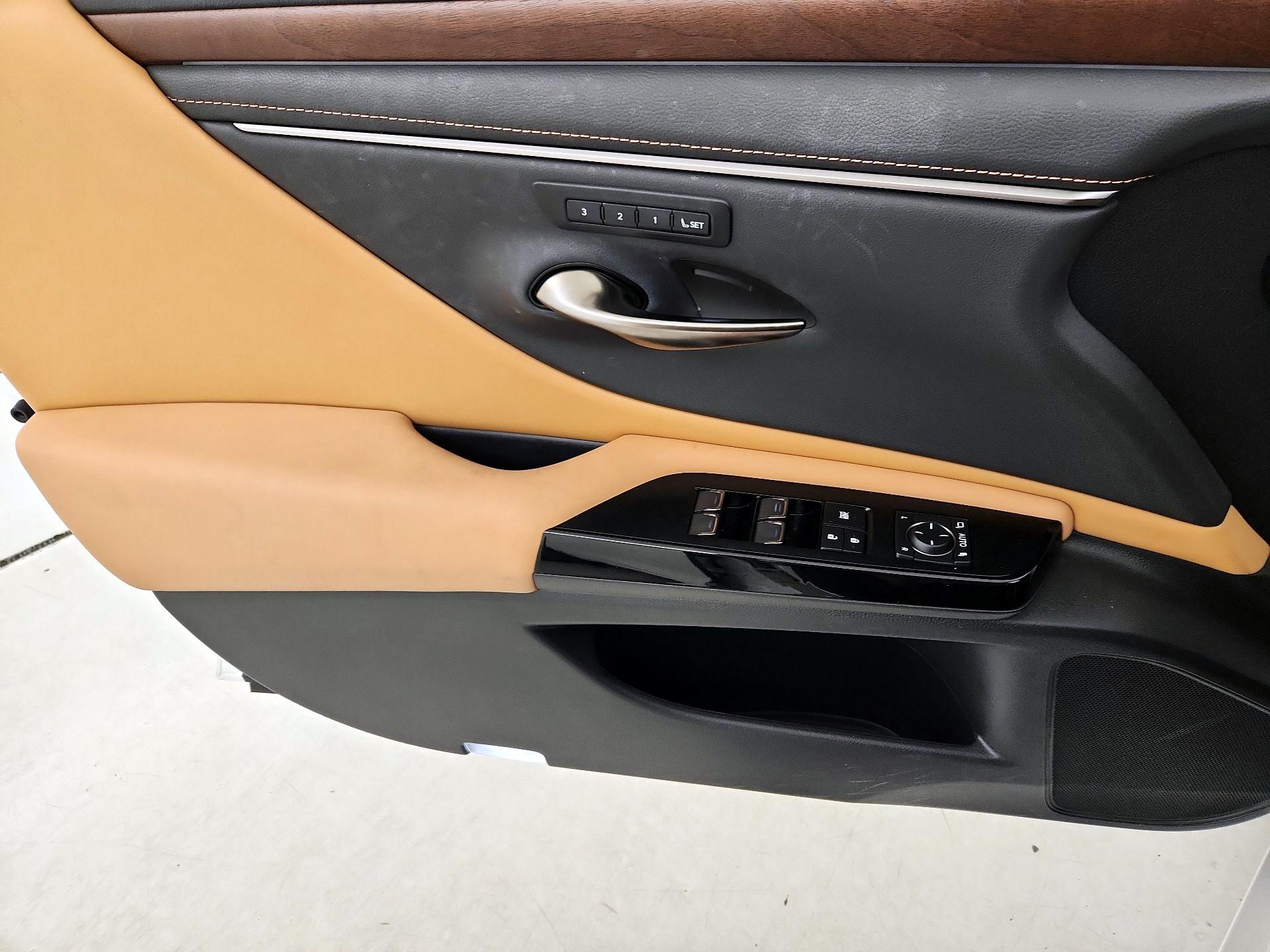 Thumbnail: 2023 Lexus ES - 12