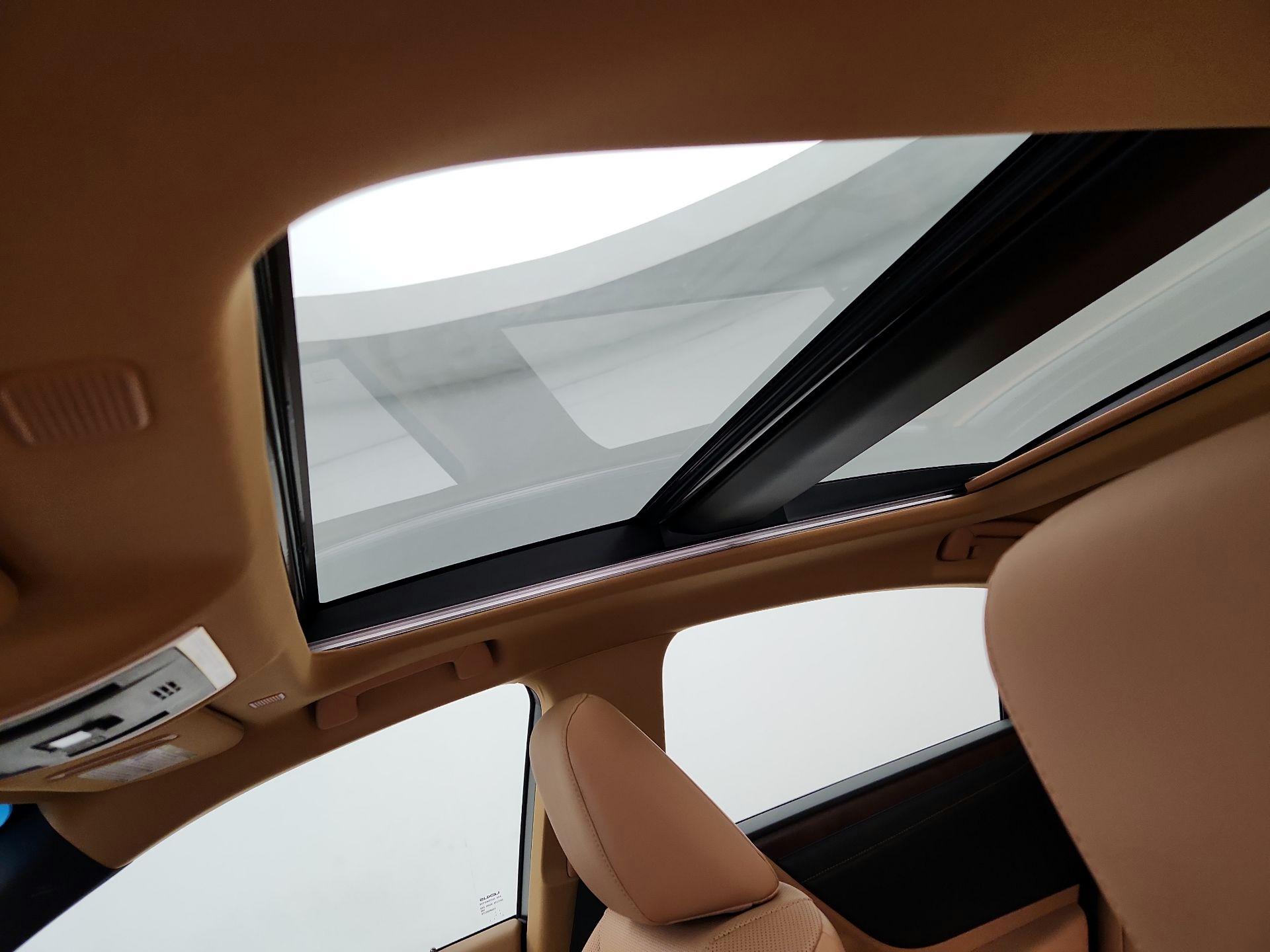 Thumbnail: 2023 Lexus ES - 19