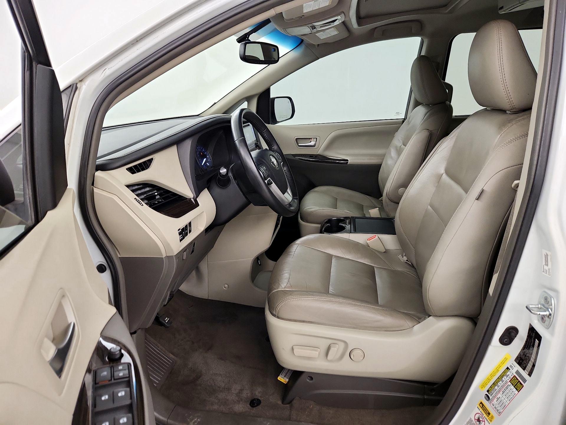 Thumbnail: 2017 Toyota Sienna - 11